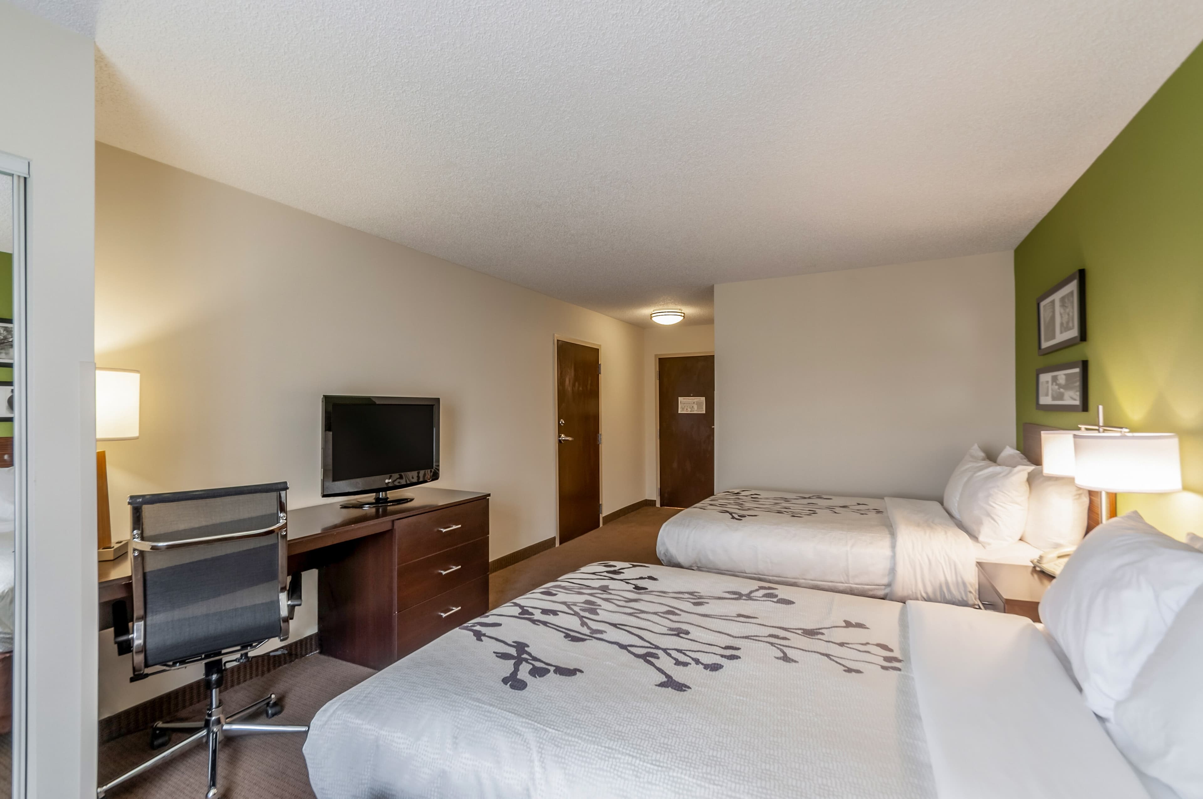 Sleep Inn & Suites Harrisonburg near University - Image 4