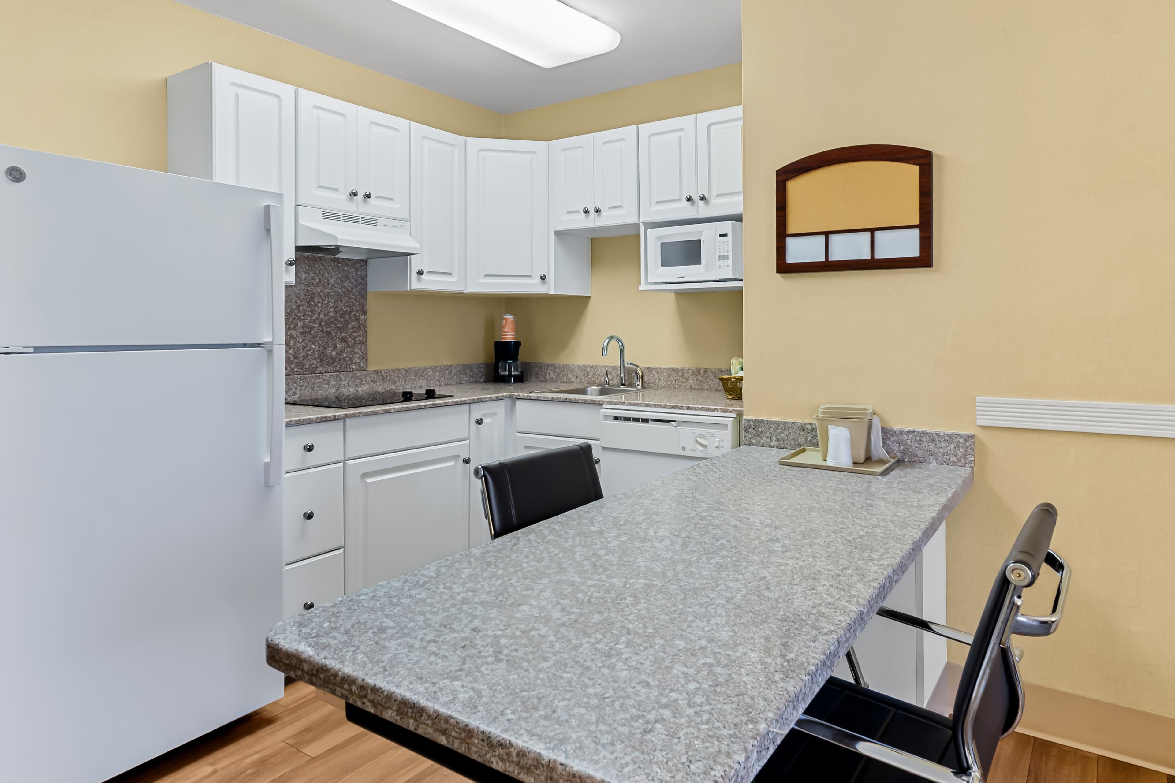 MainStay Suites Roanoke Airport - Image 2