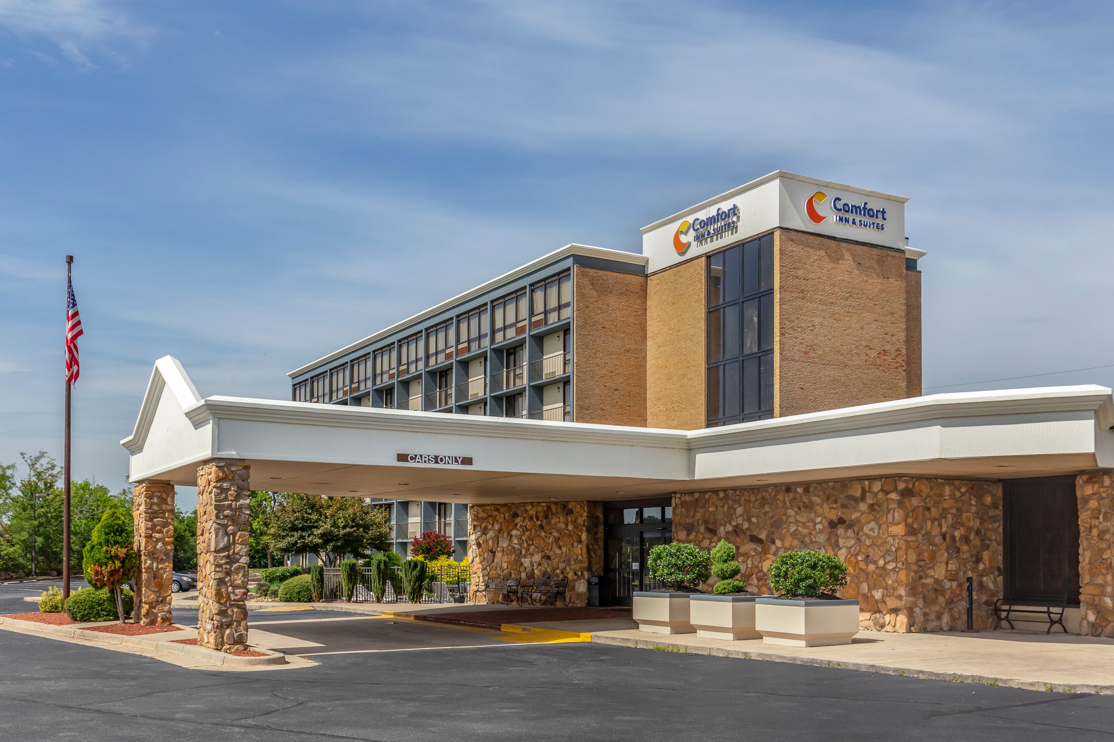 Comfort Inn & Suites near Danville Mall - Image 1