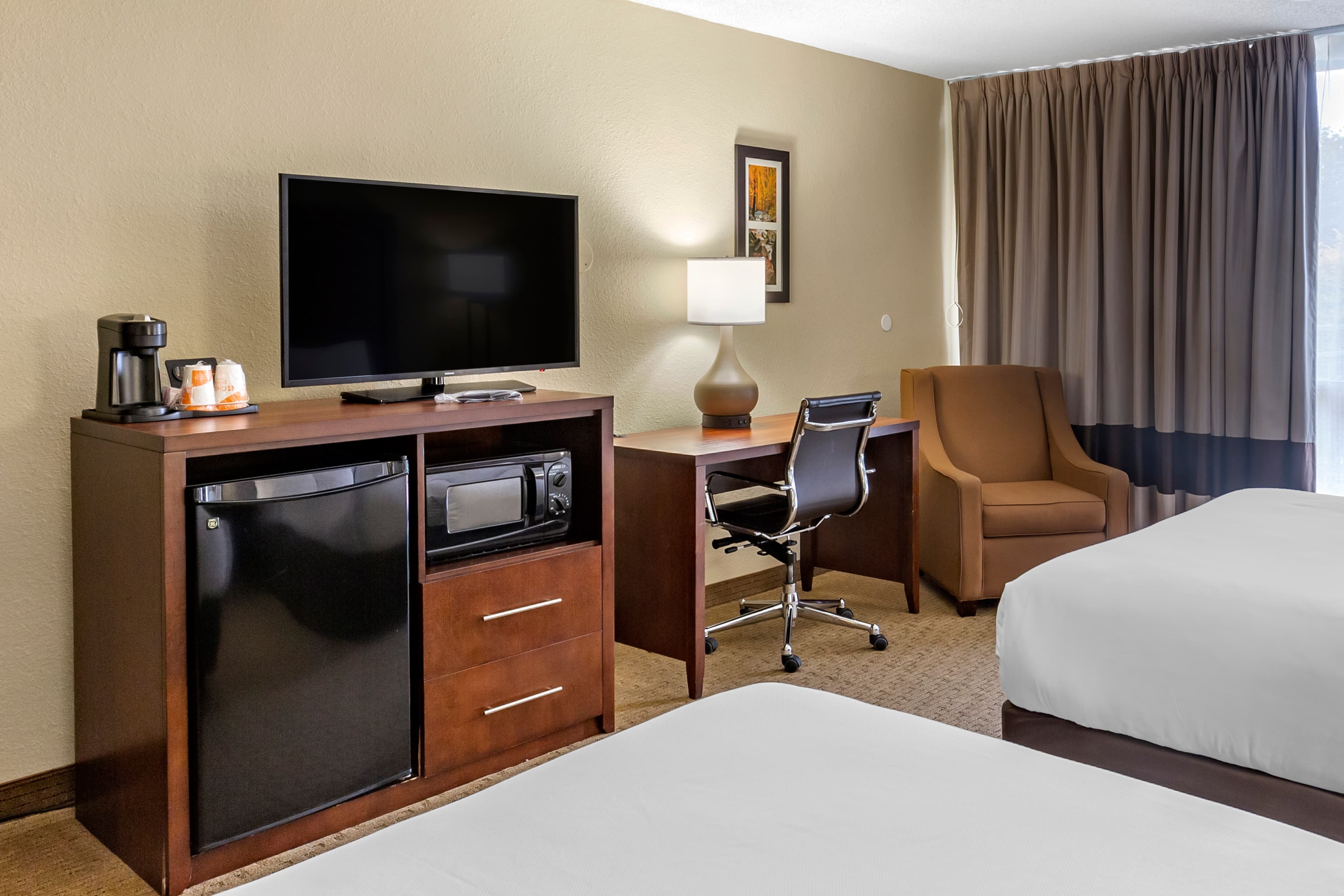 Comfort Inn & Suites near Danville Mall - Image 3