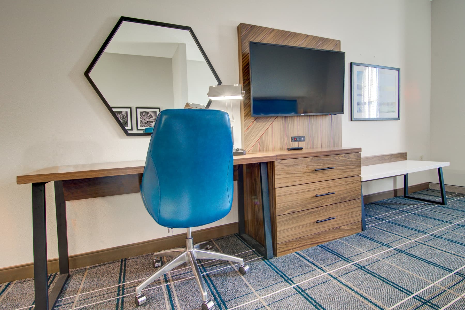 1 King Bed, 1 Room Suite, Sofa Bed - Image 3