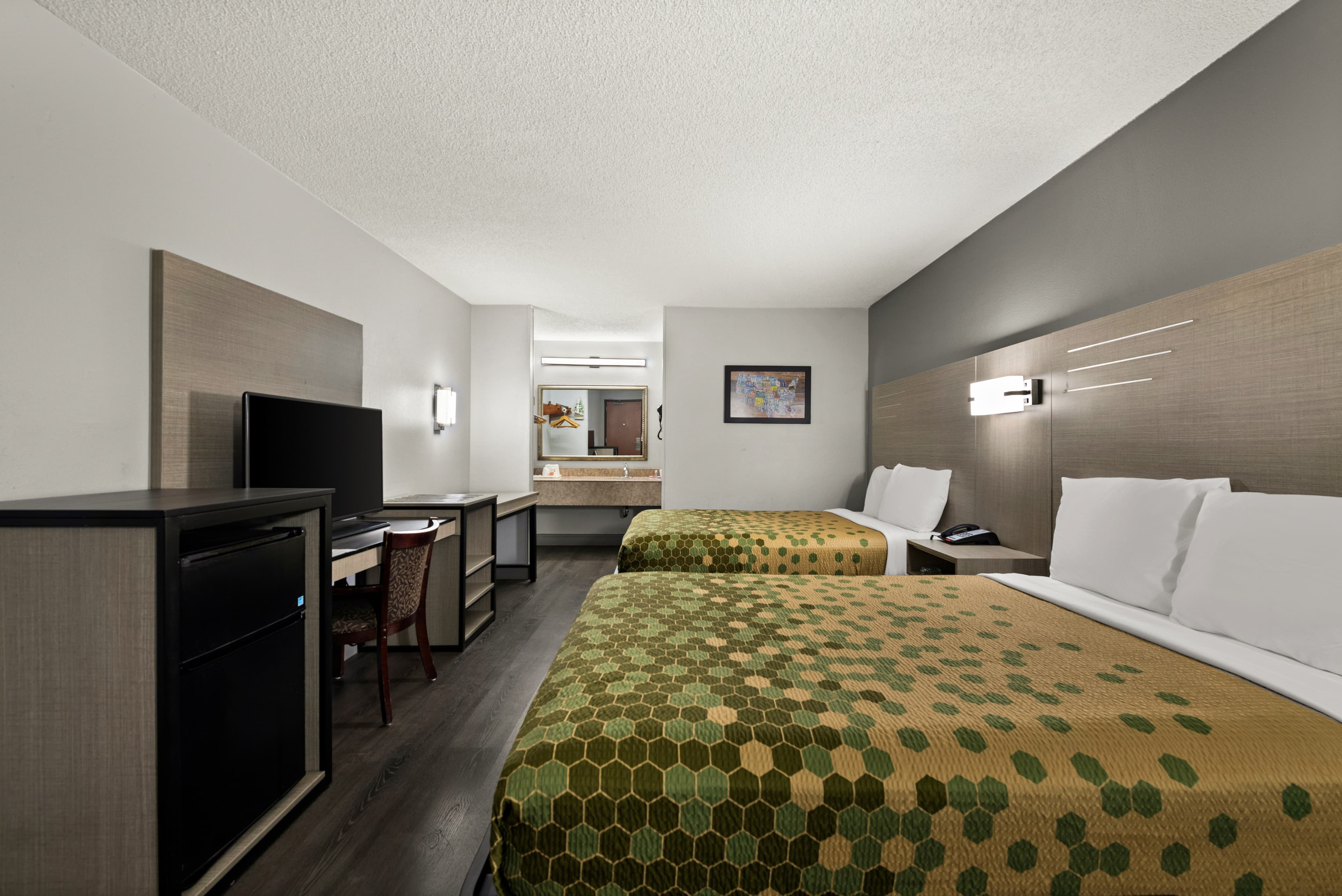Econo Lodge - Image 3