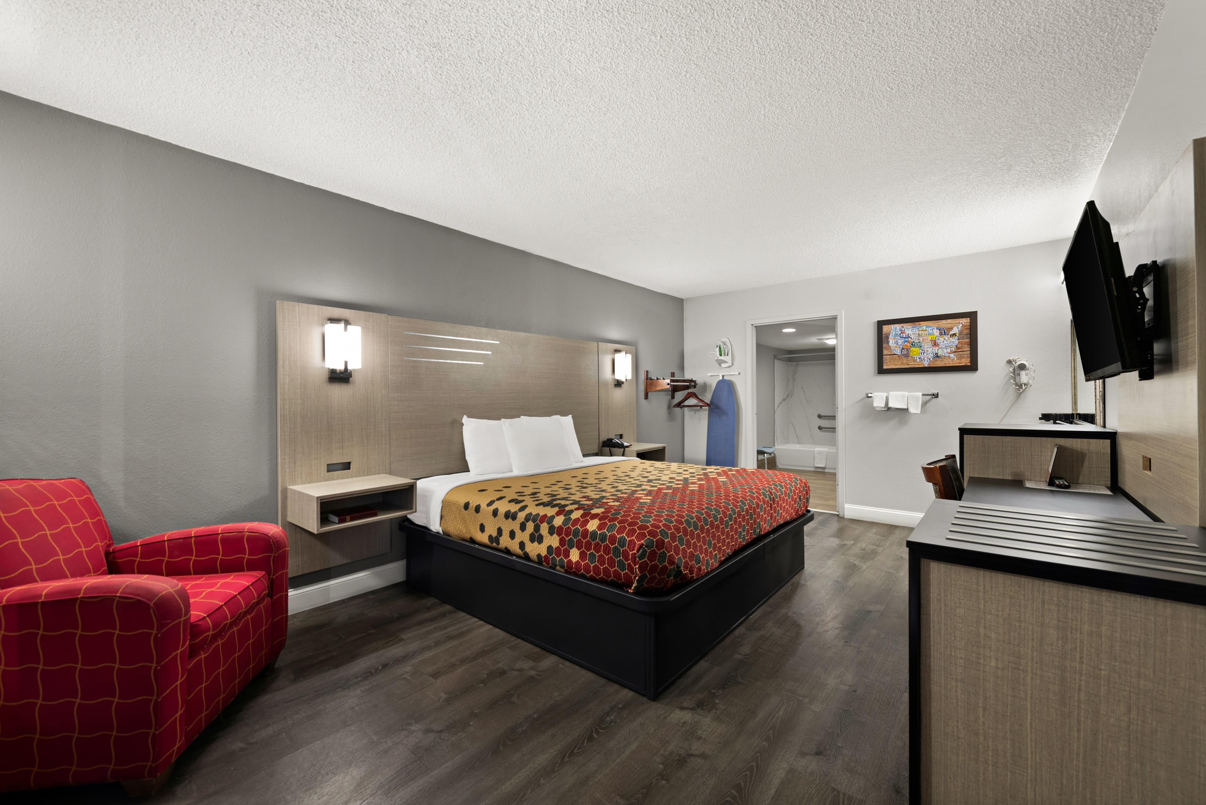 Econo Lodge — 6