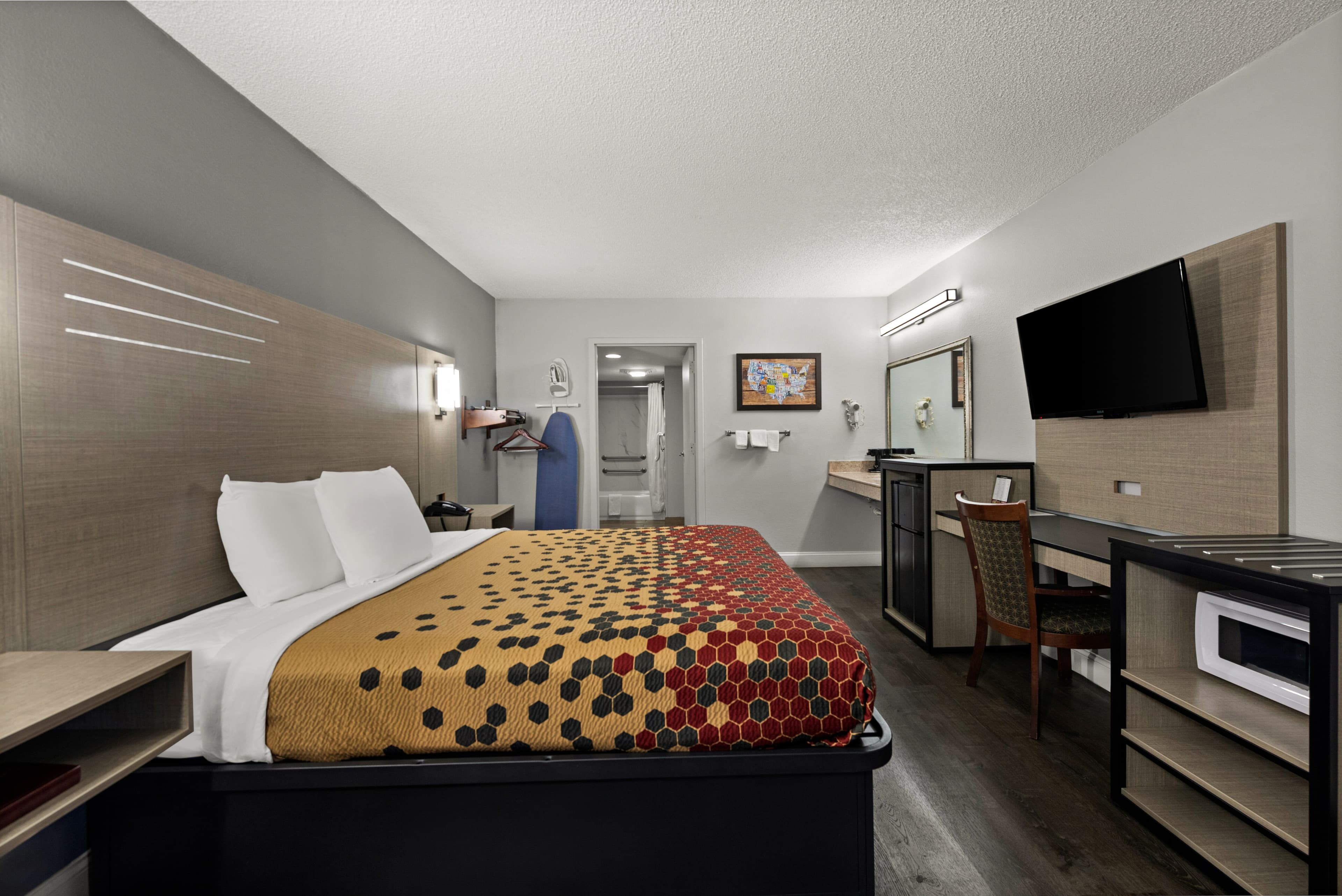 Econo Lodge — 7