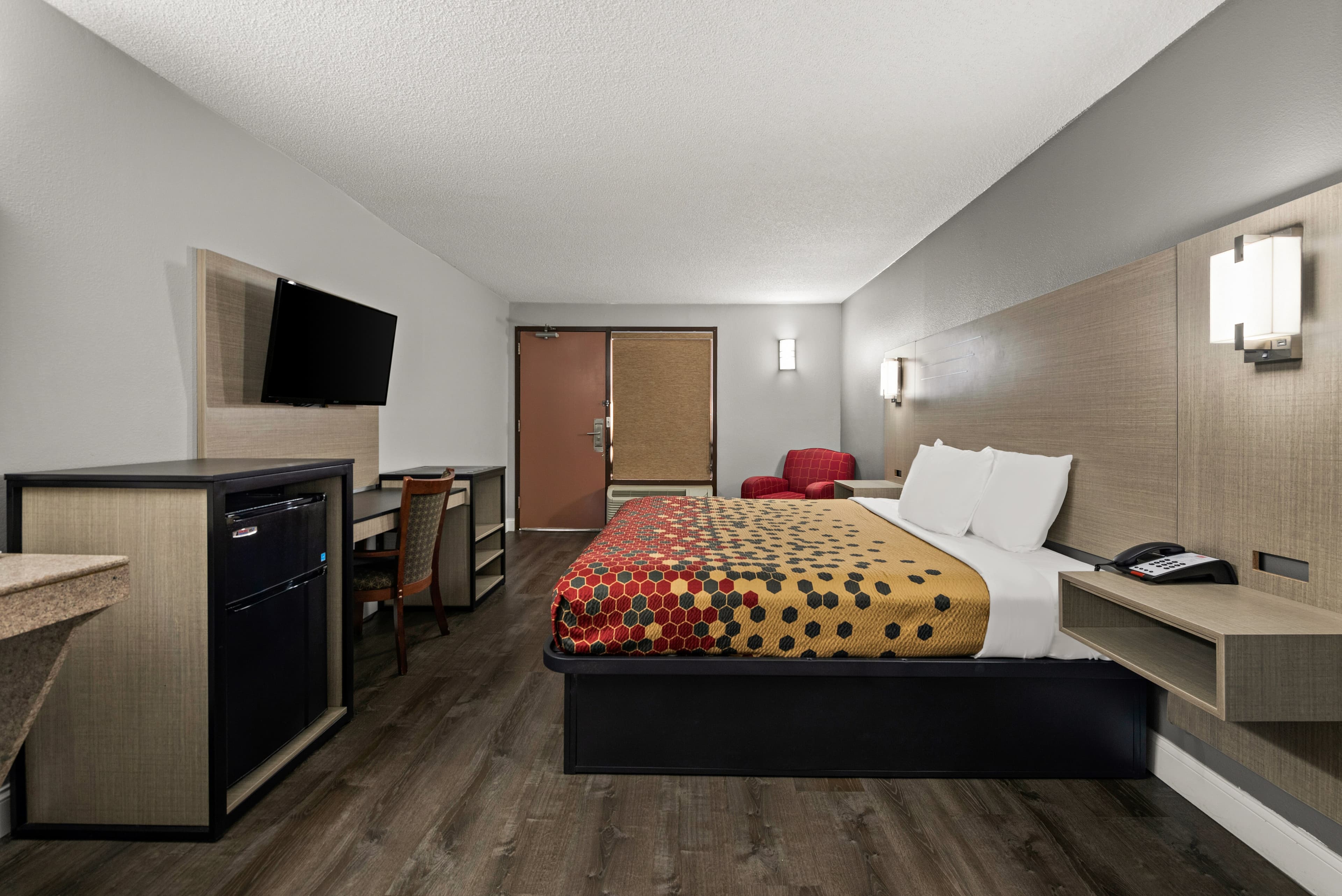 Econo Lodge — 8
