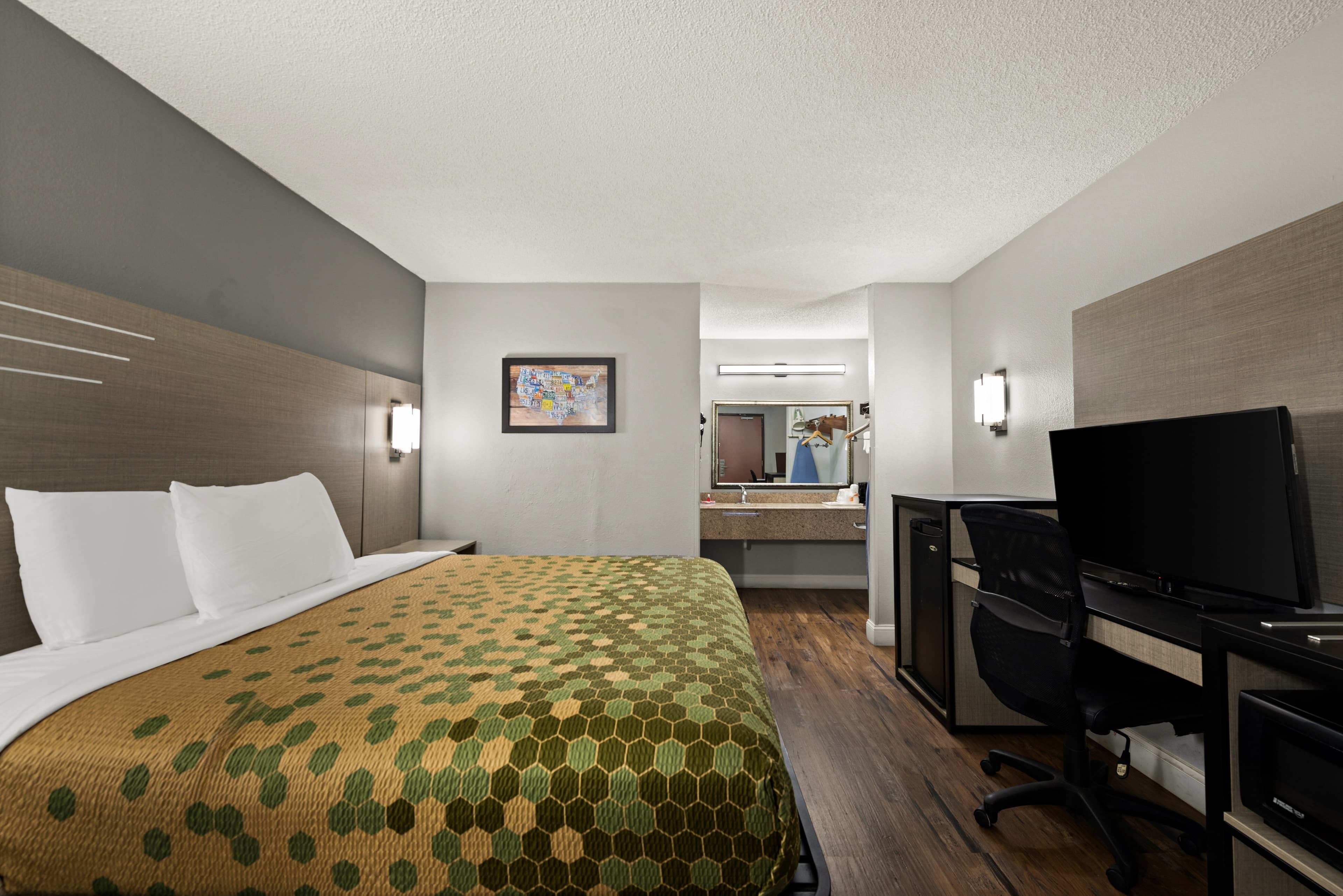 Econo Lodge — 11