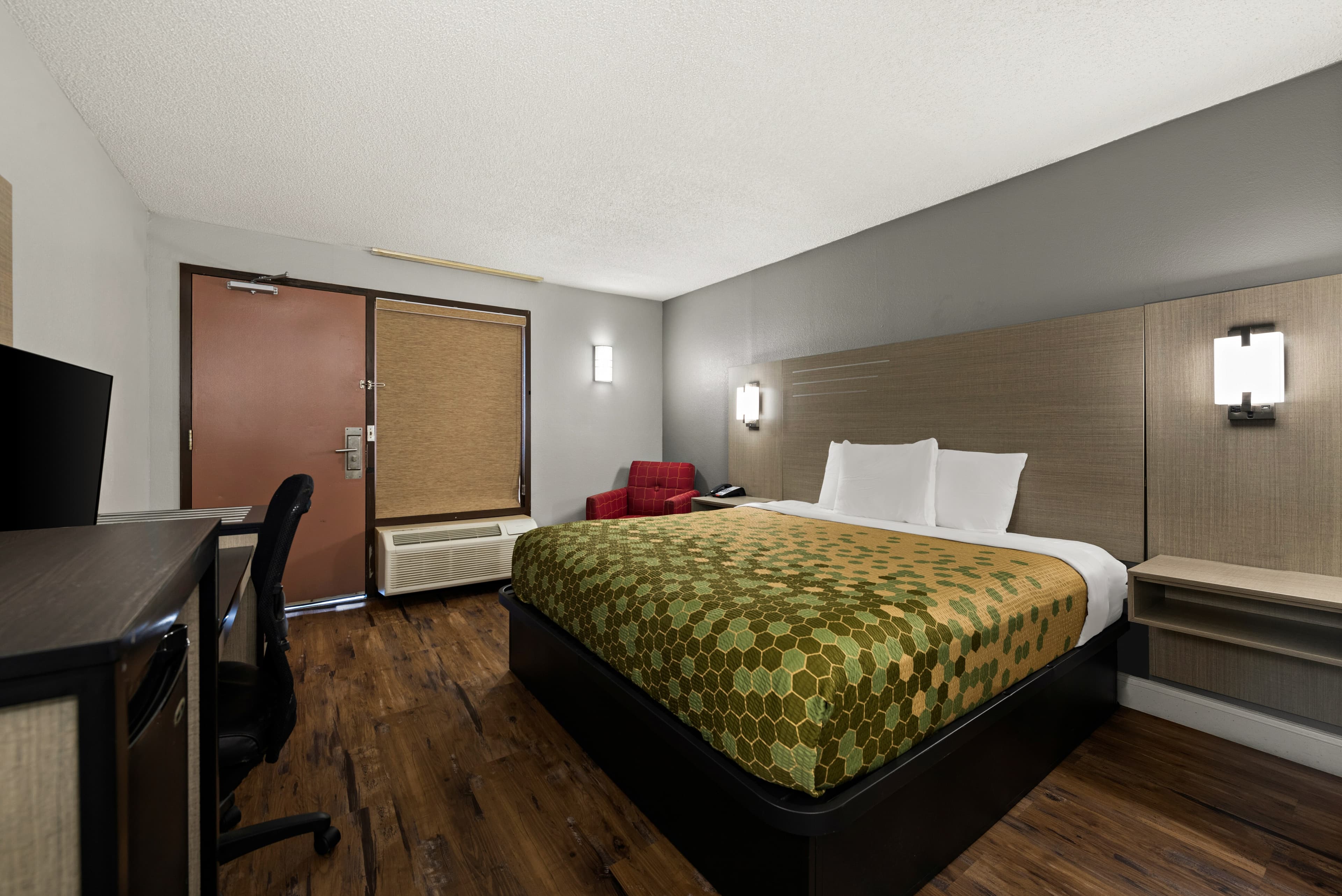 Econo Lodge — 12