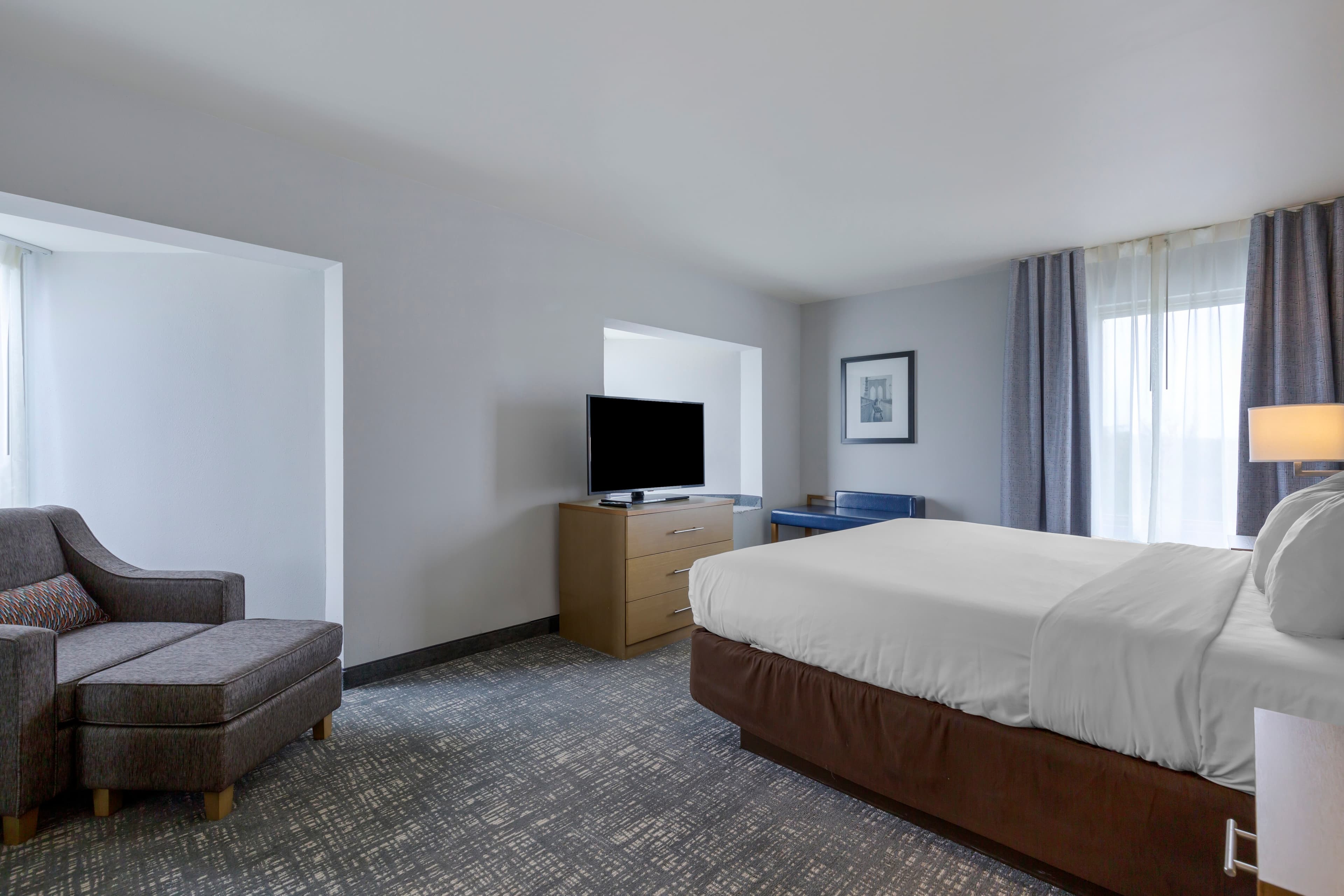 Comfort Inn & Suites Alexandria West - Image 4