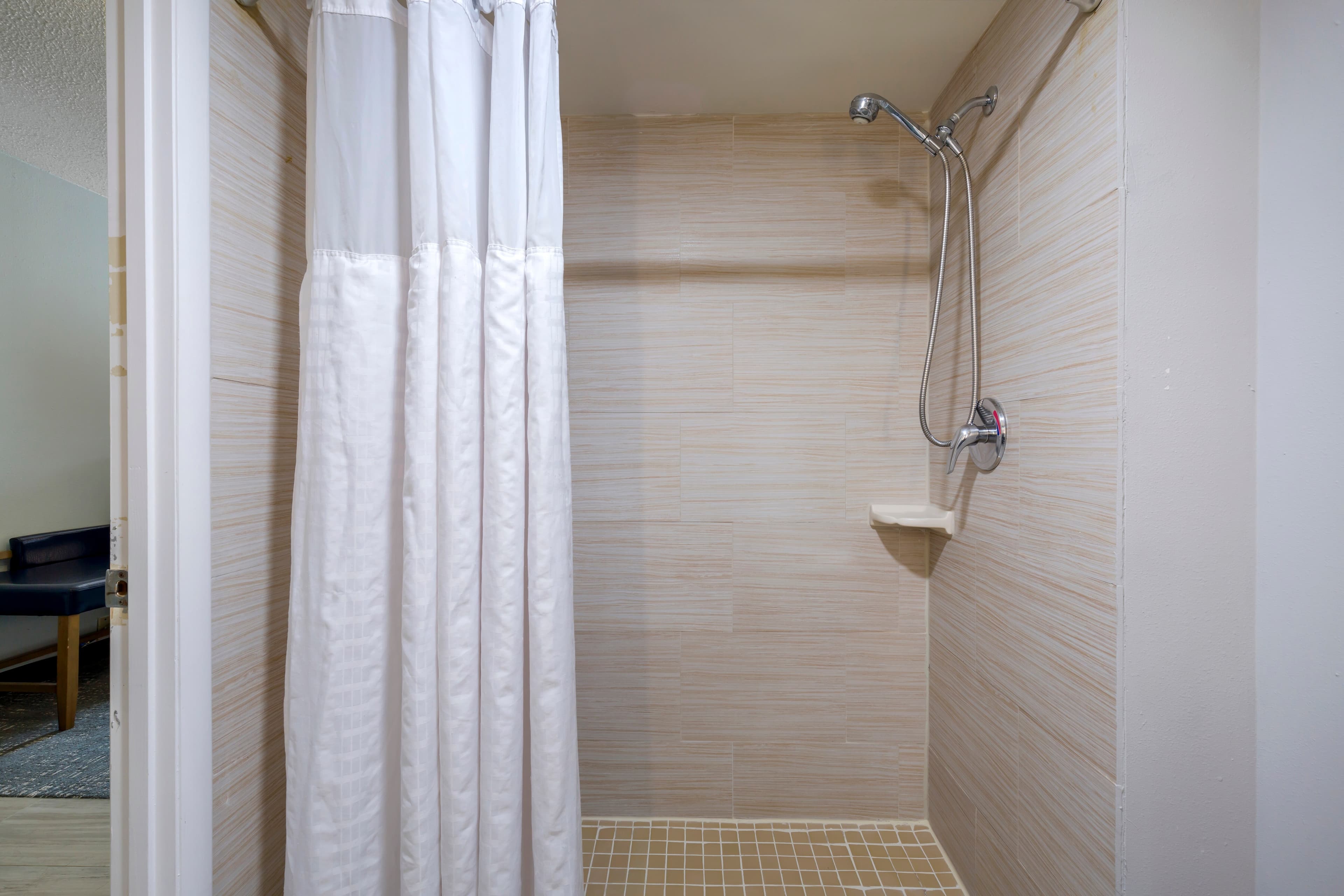 Comfort Inn & Suites Alexandria West — 16