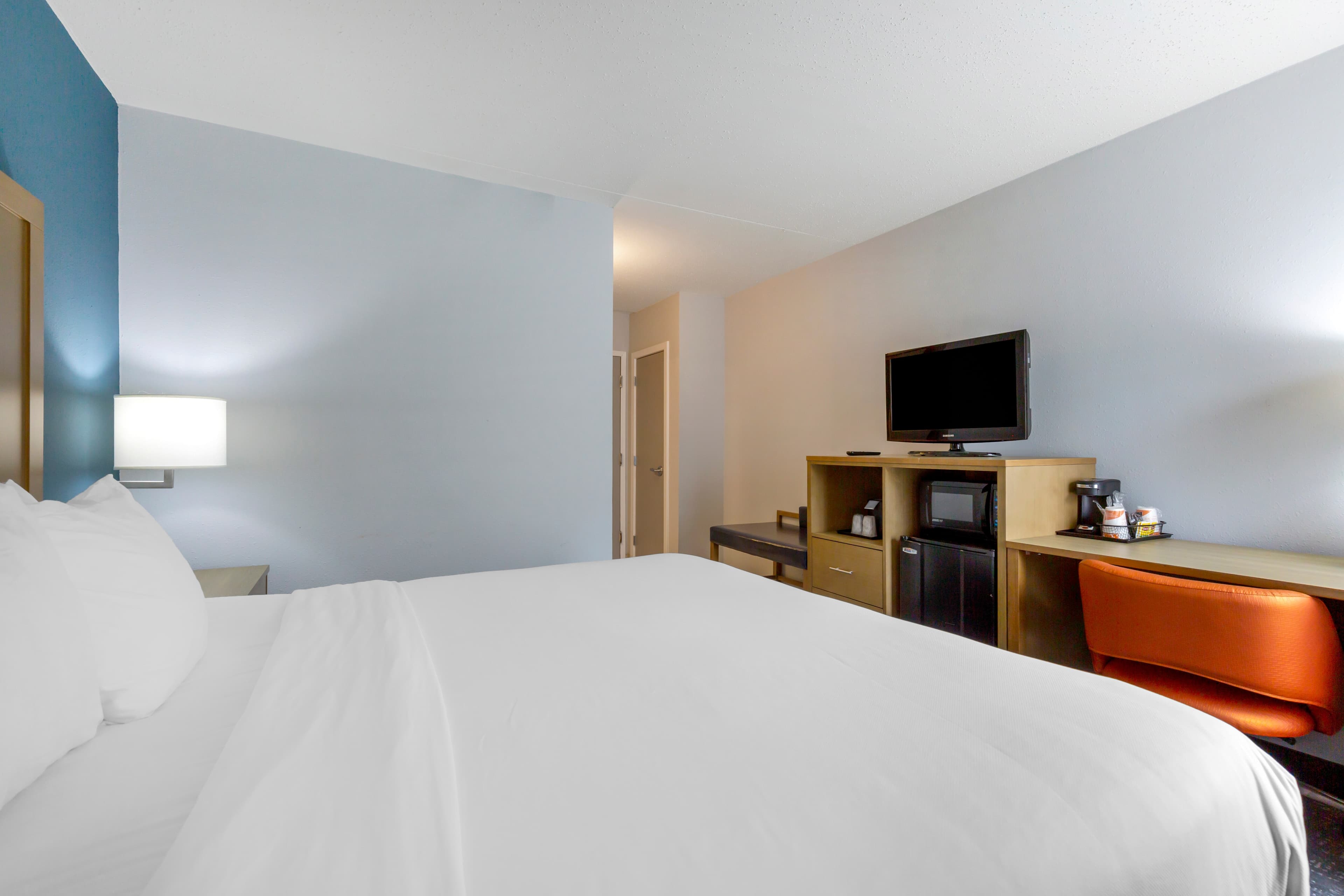 Comfort Inn & Suites Alexandria West — 11