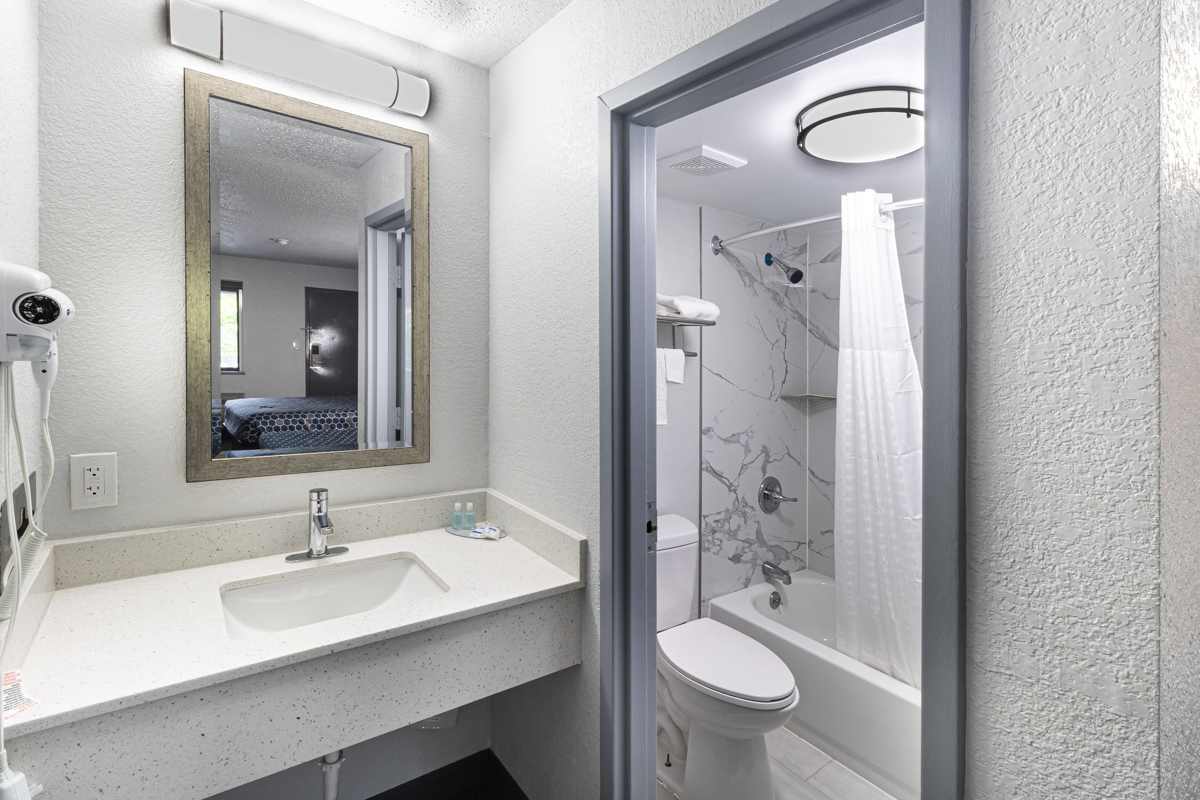 Rodeway Inn At Fort Lee - Image 4