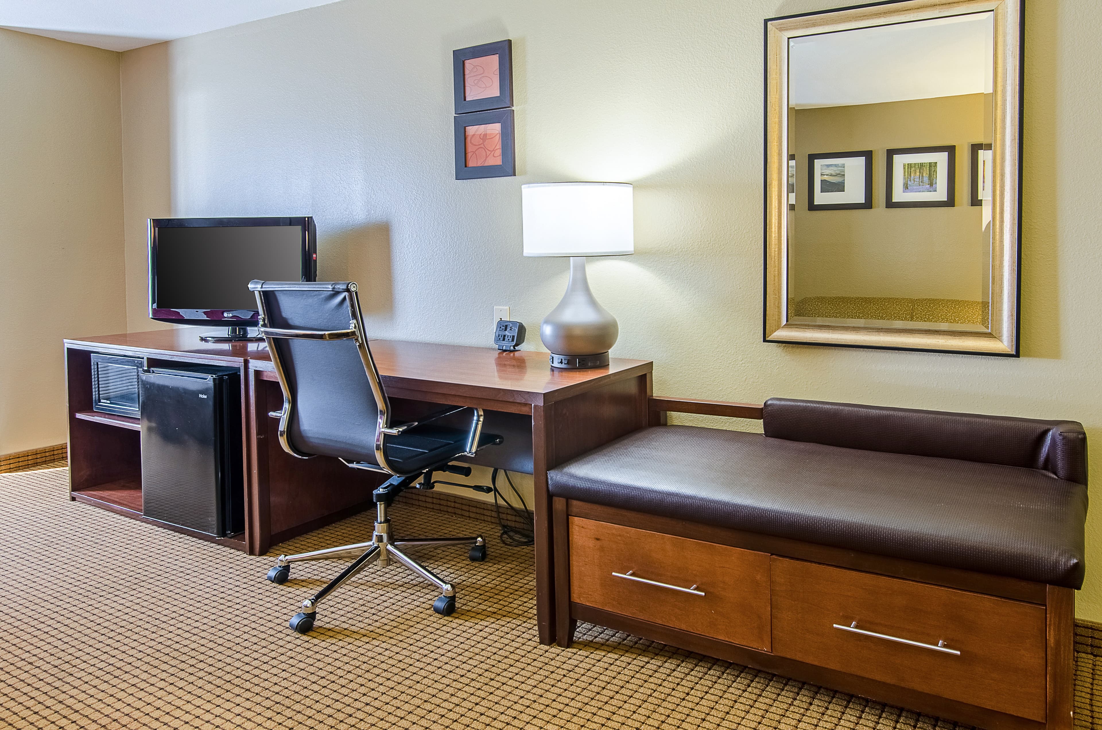 Comfort Suites Wytheville near Conference Center - Image 3