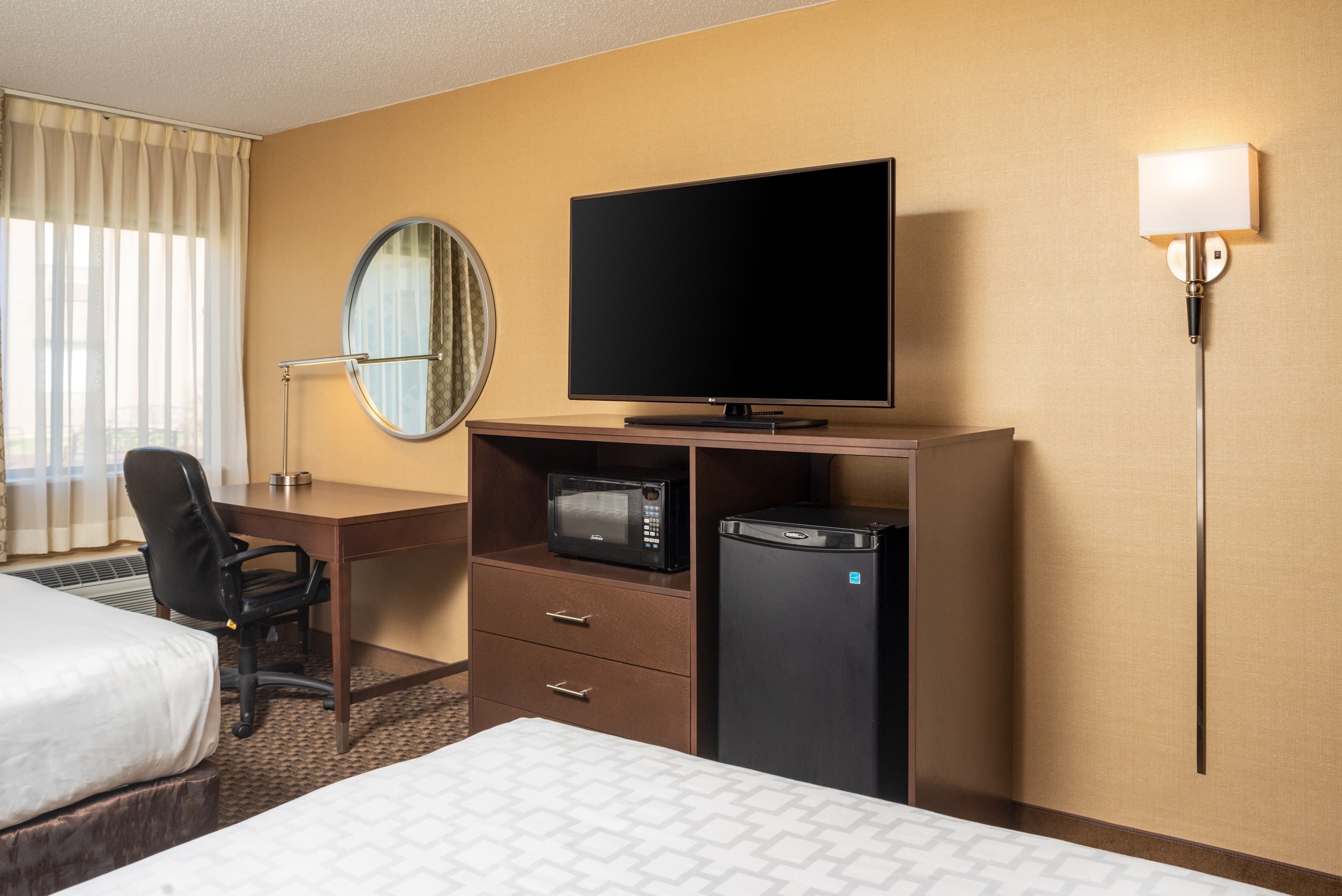Clarion Pointe Harrisonburg - Image 5