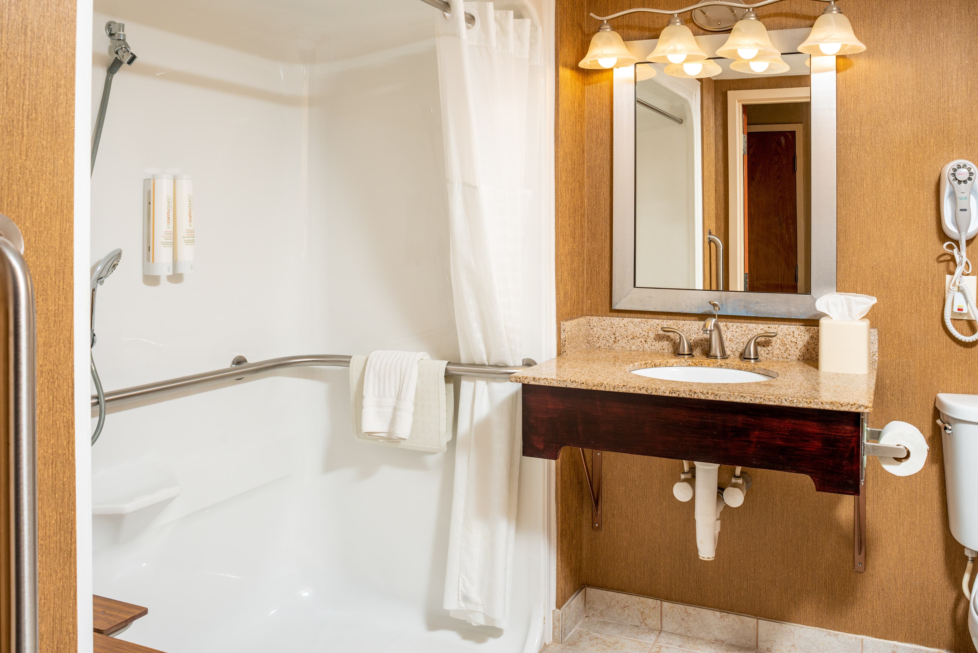 Clarion Pointe Harrisonburg - Image 2