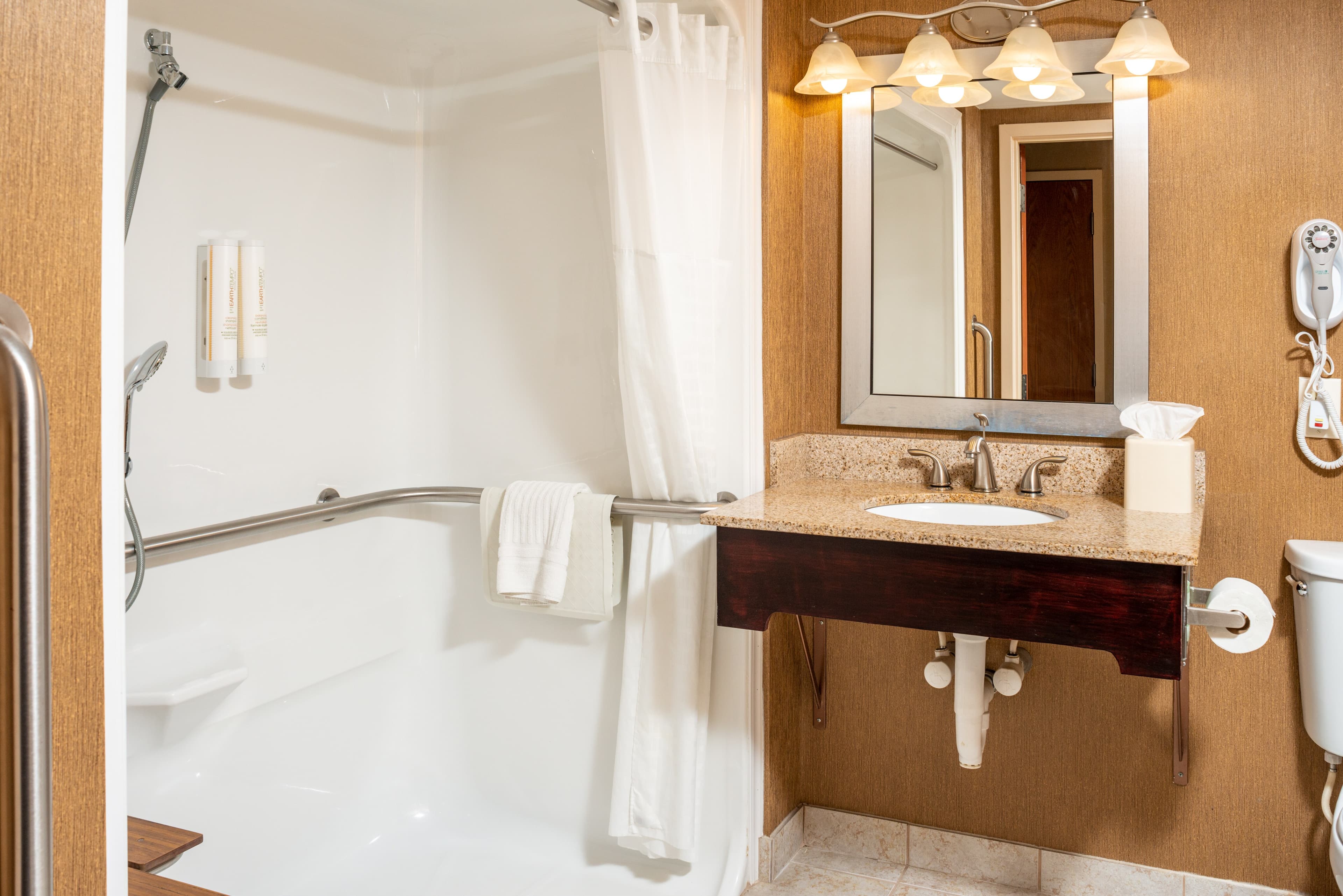 Clarion Pointe Harrisonburg — 35