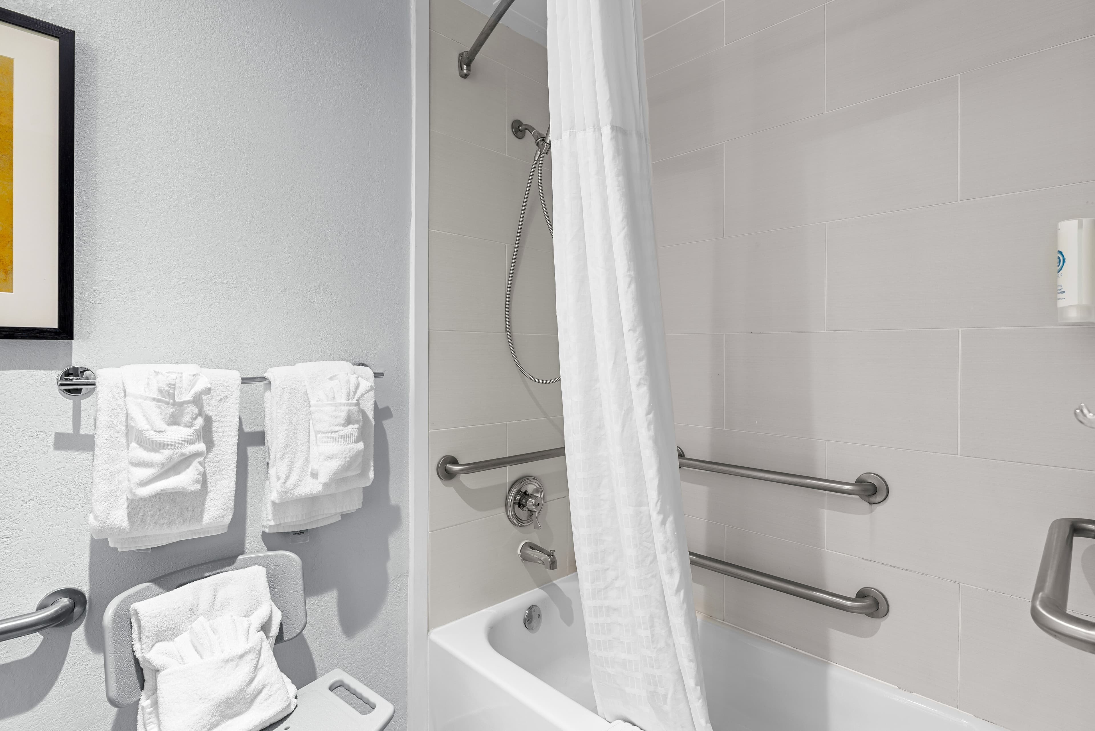 Comfort Inn & Suites Staunton - Image 4