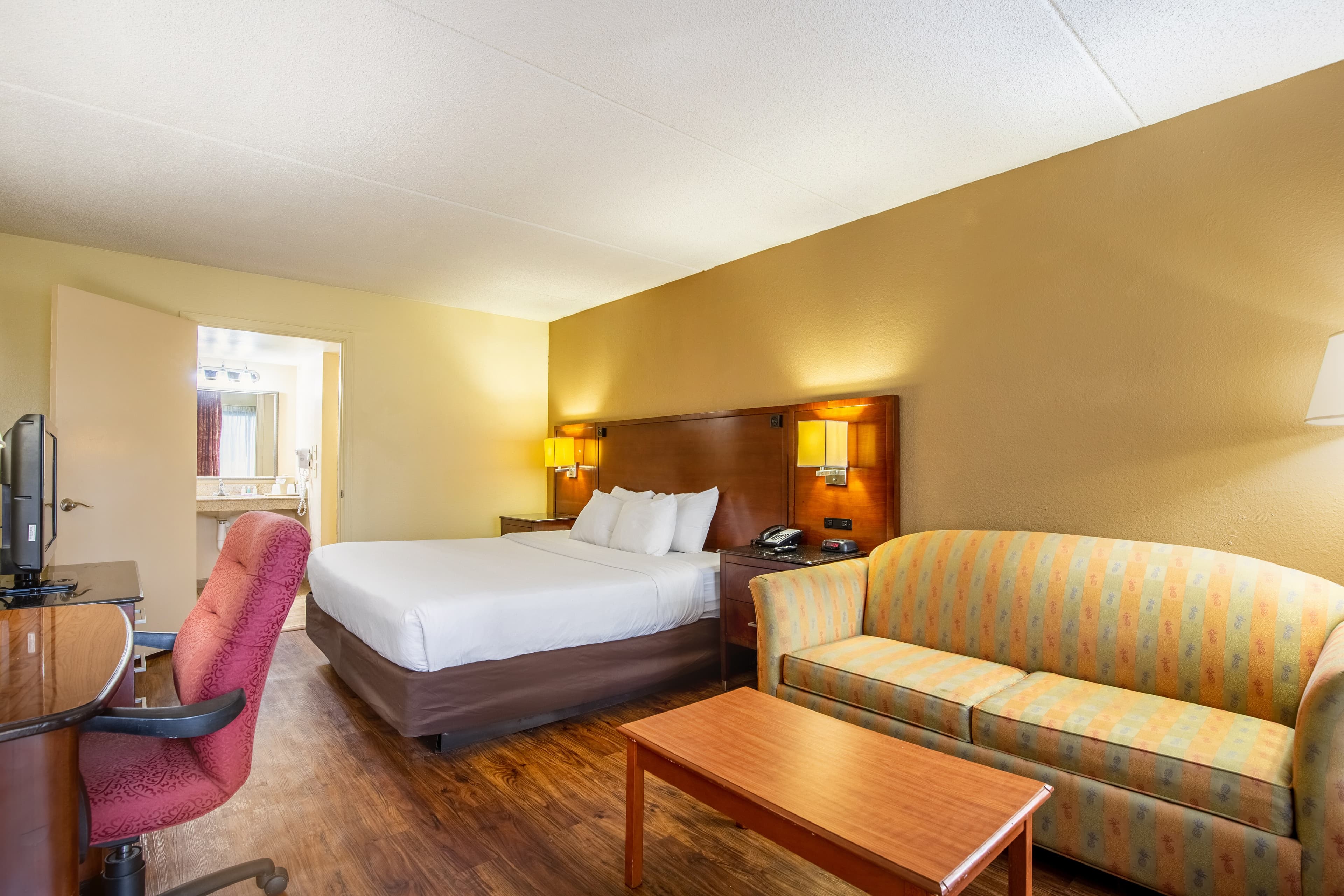 Econo Lodge Naval Station Norfolk — 6