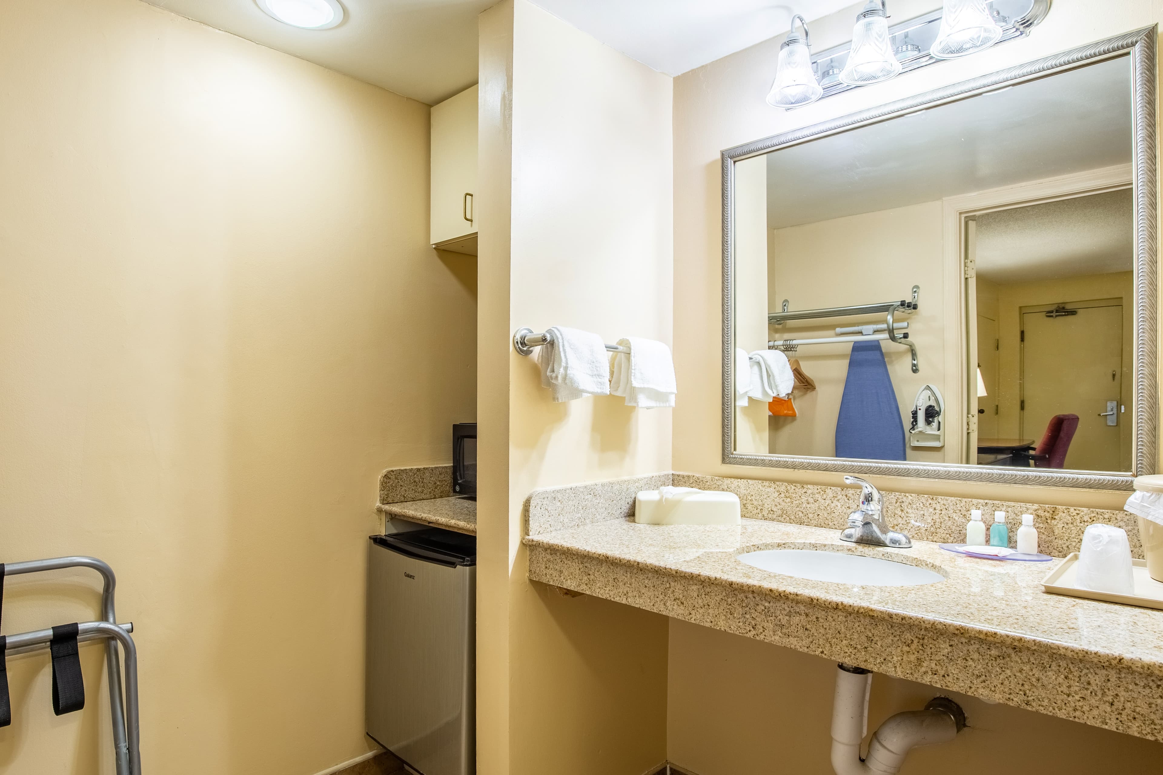 Econo Lodge Naval Station Norfolk — 9
