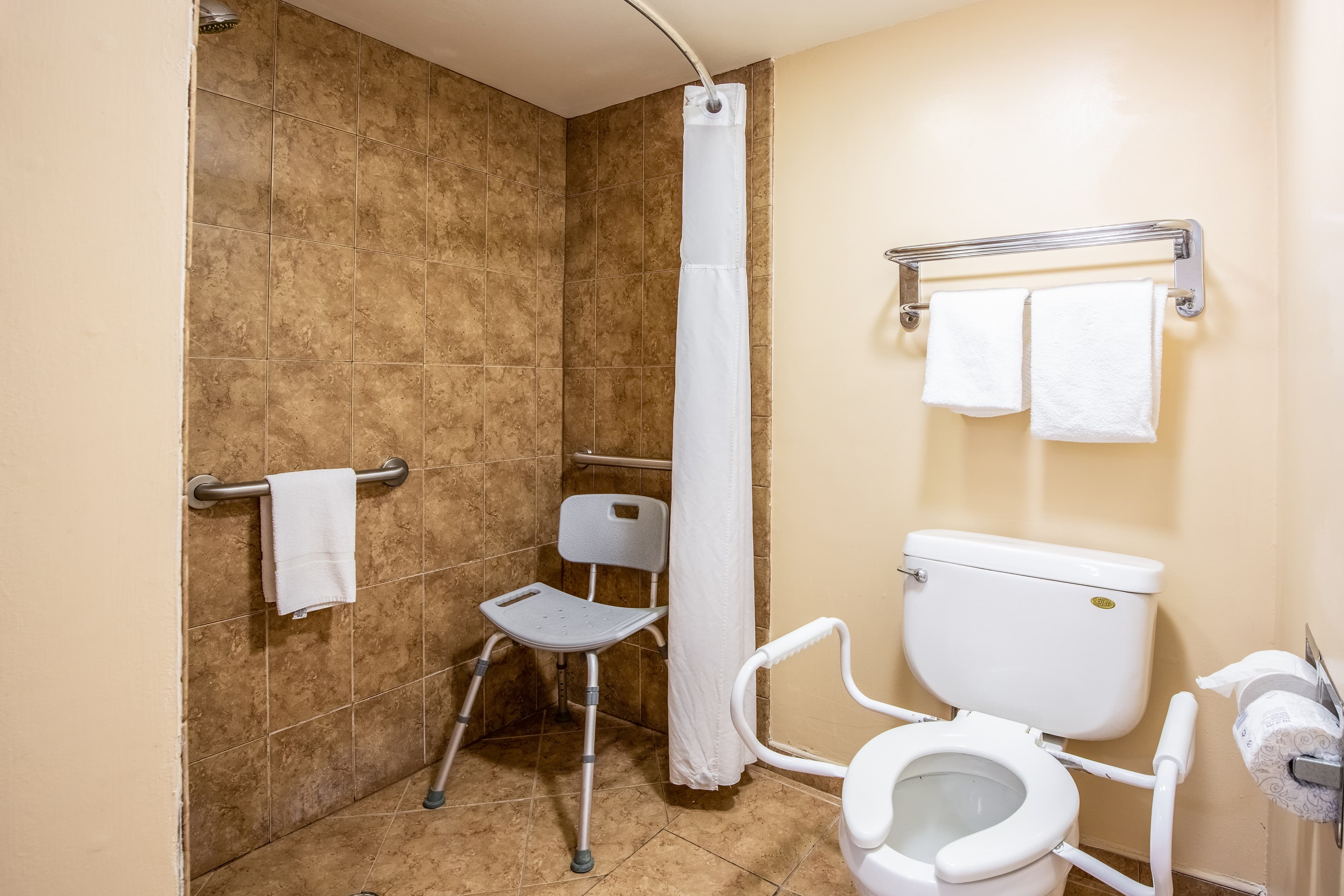 Econo Lodge Naval Station Norfolk — 14