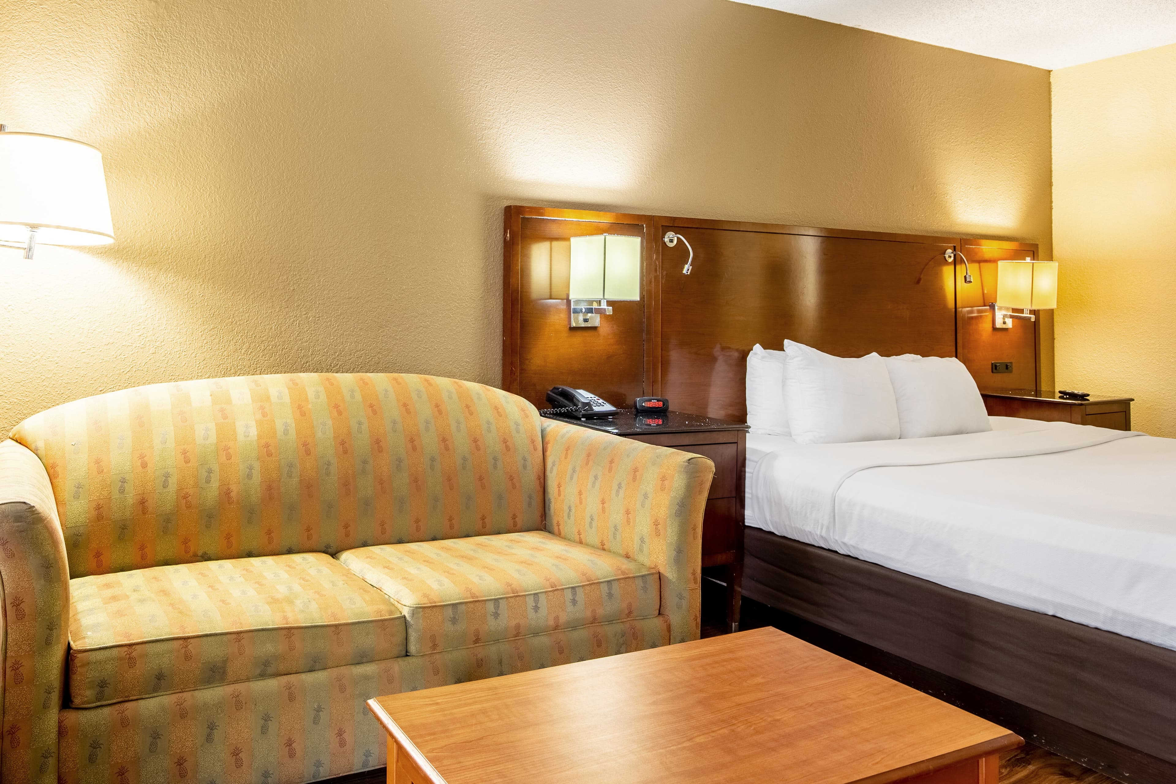 Econo Lodge Naval Station Norfolk — 16