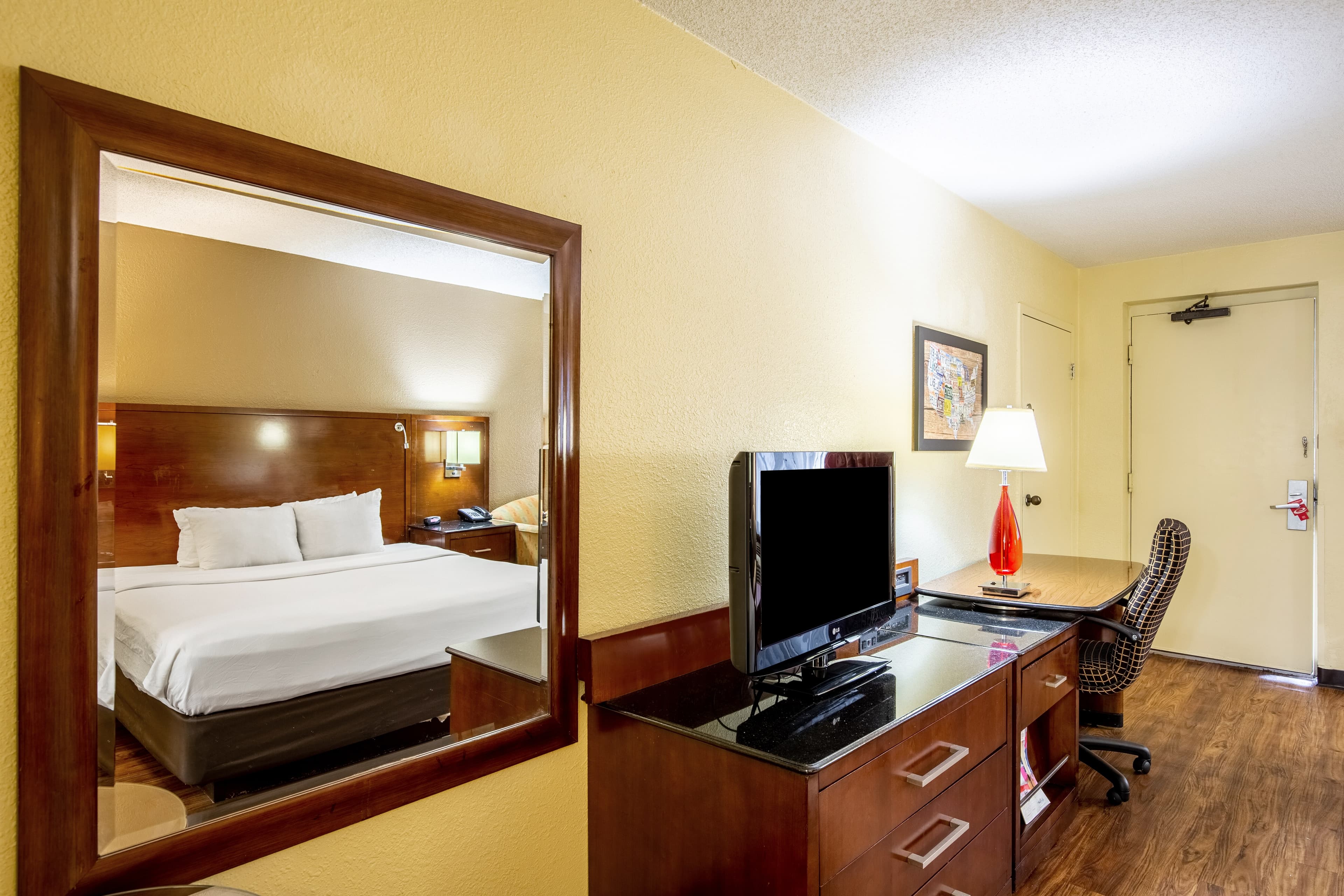 Econo Lodge Naval Station Norfolk — 17
