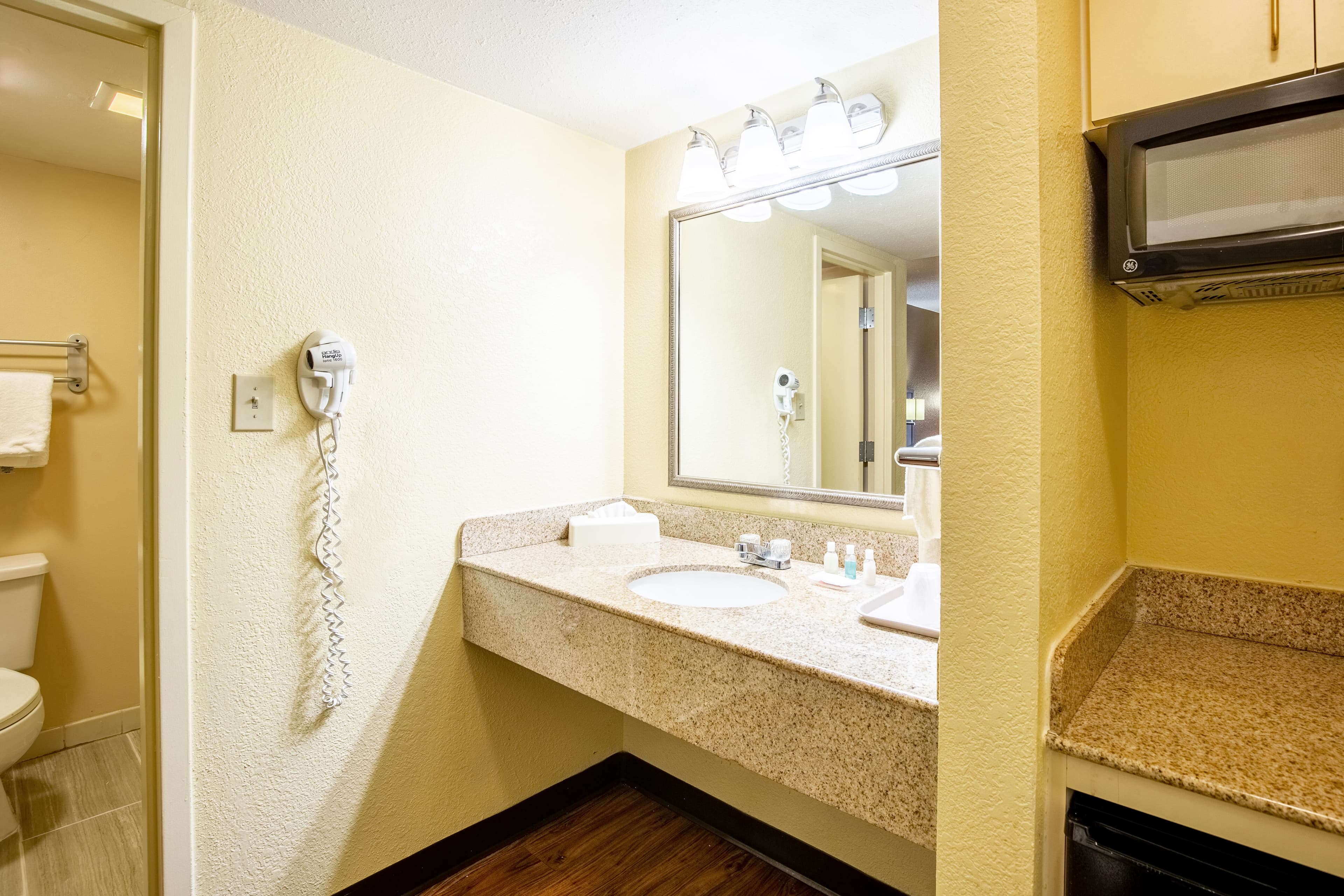 Econo Lodge Naval Station Norfolk — 19