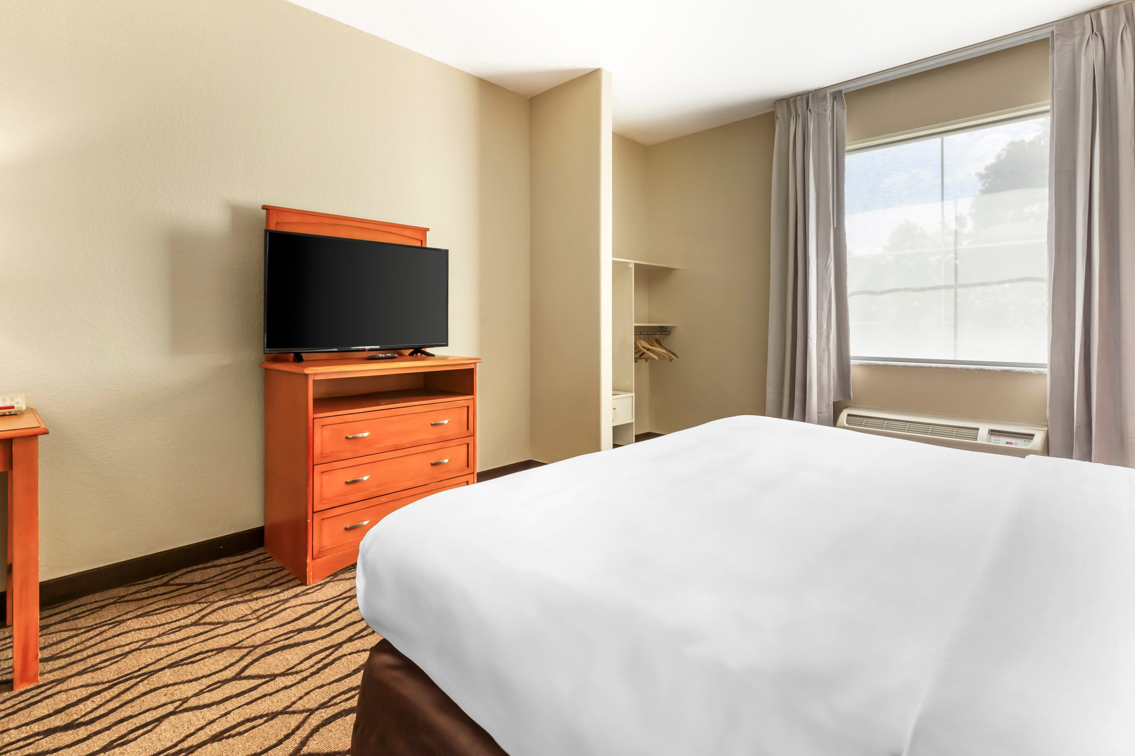 Comfort Inn & Suites Chesapeake - Portsmouth - Image 4