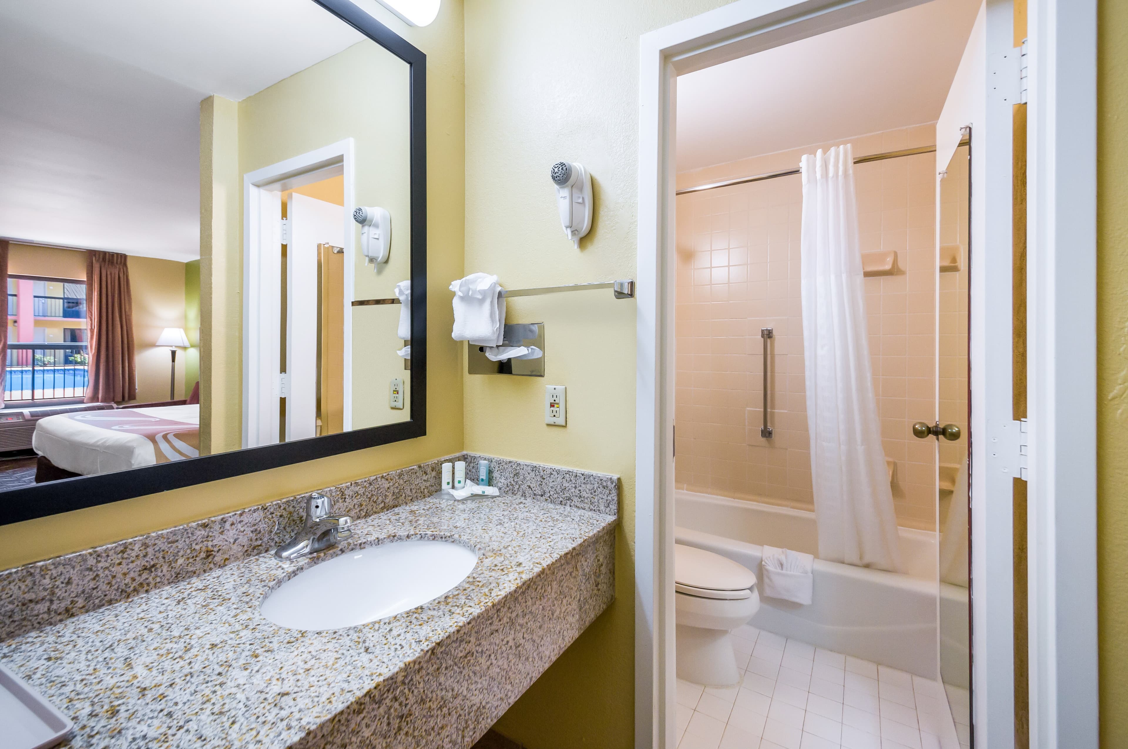 Quality Inn Fredericksburg, Central Park Area — 11