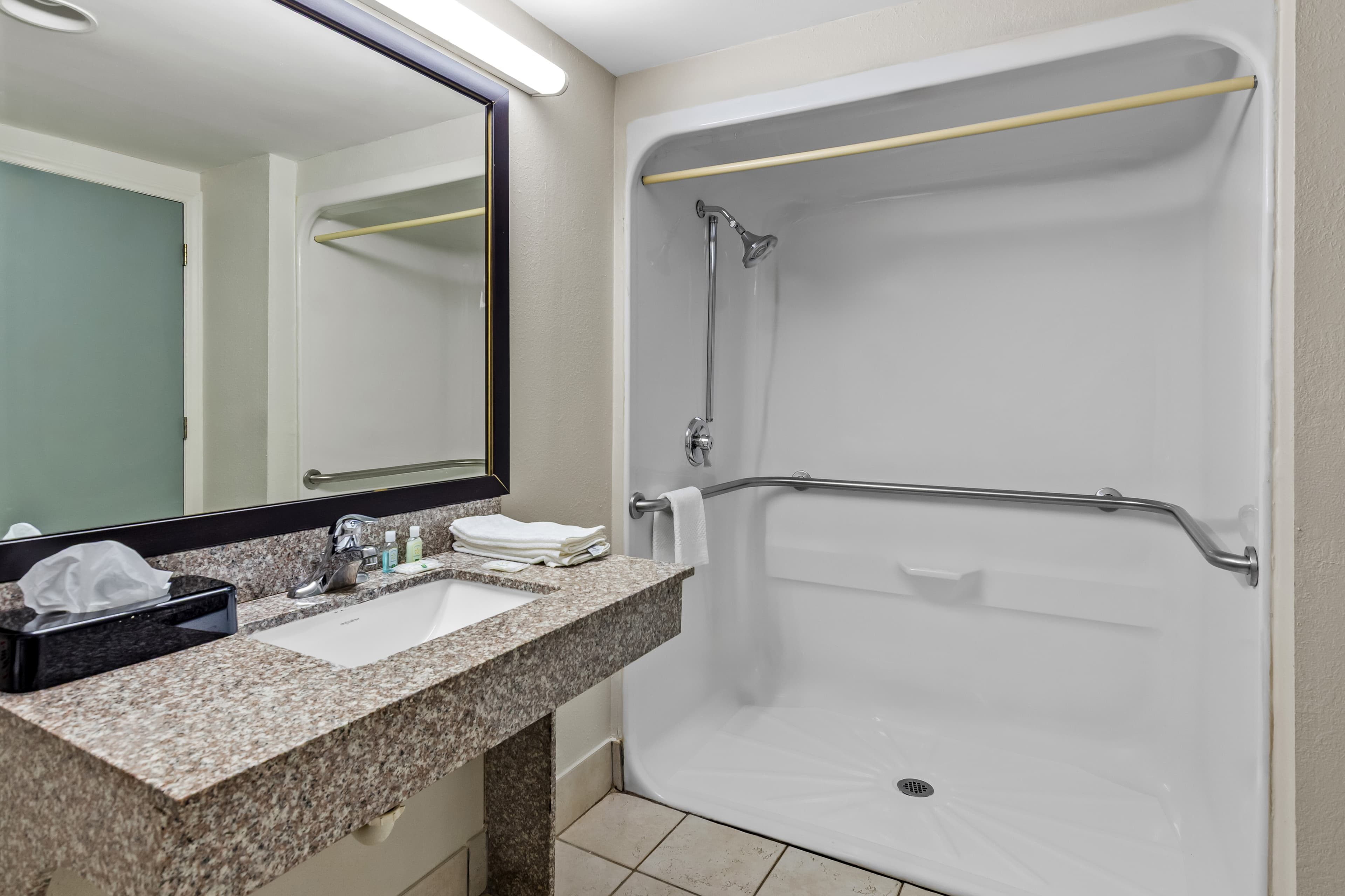 Quality Inn Hillsville - Image 5