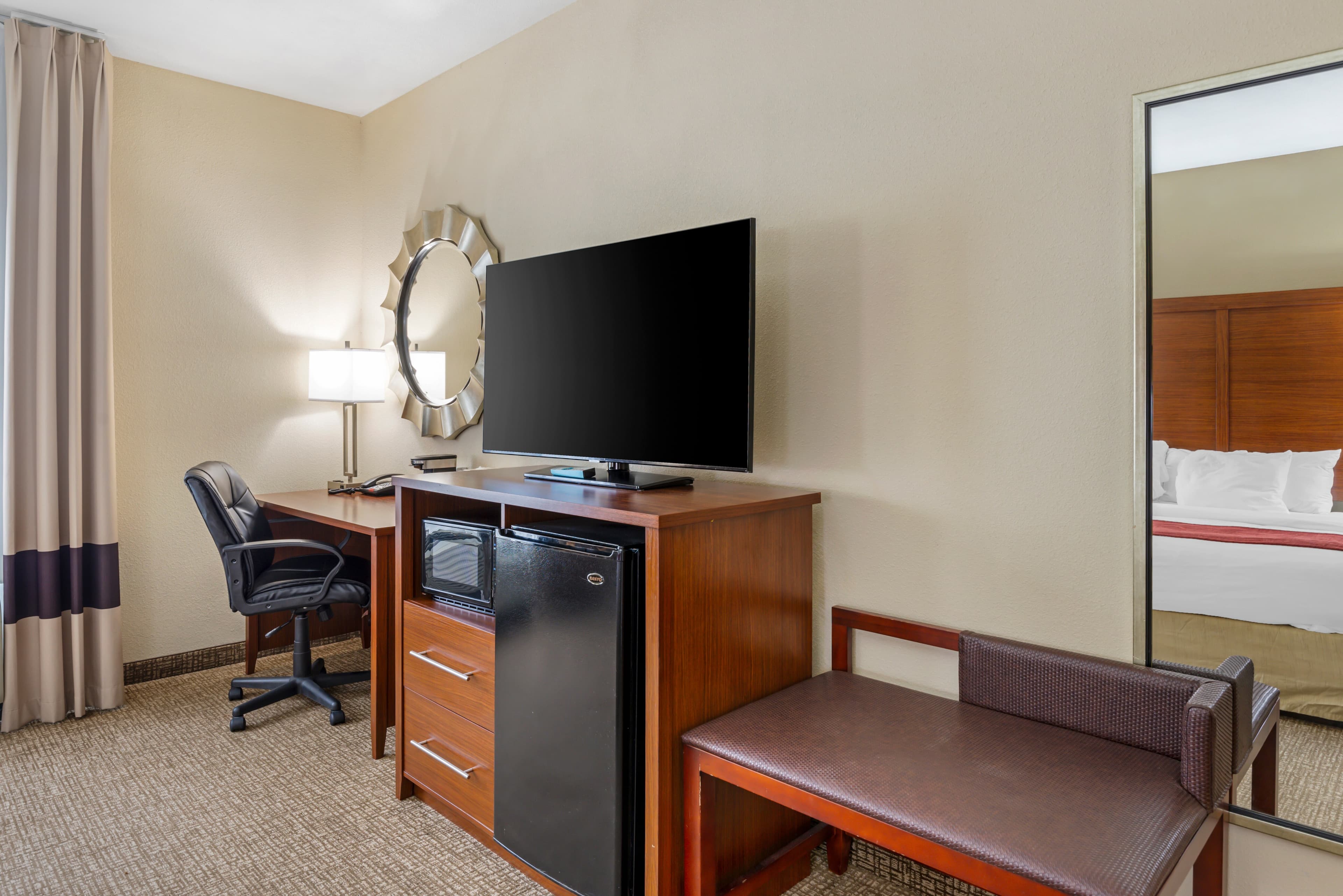 Comfort Suites At Virginia Center Commons - Image 3