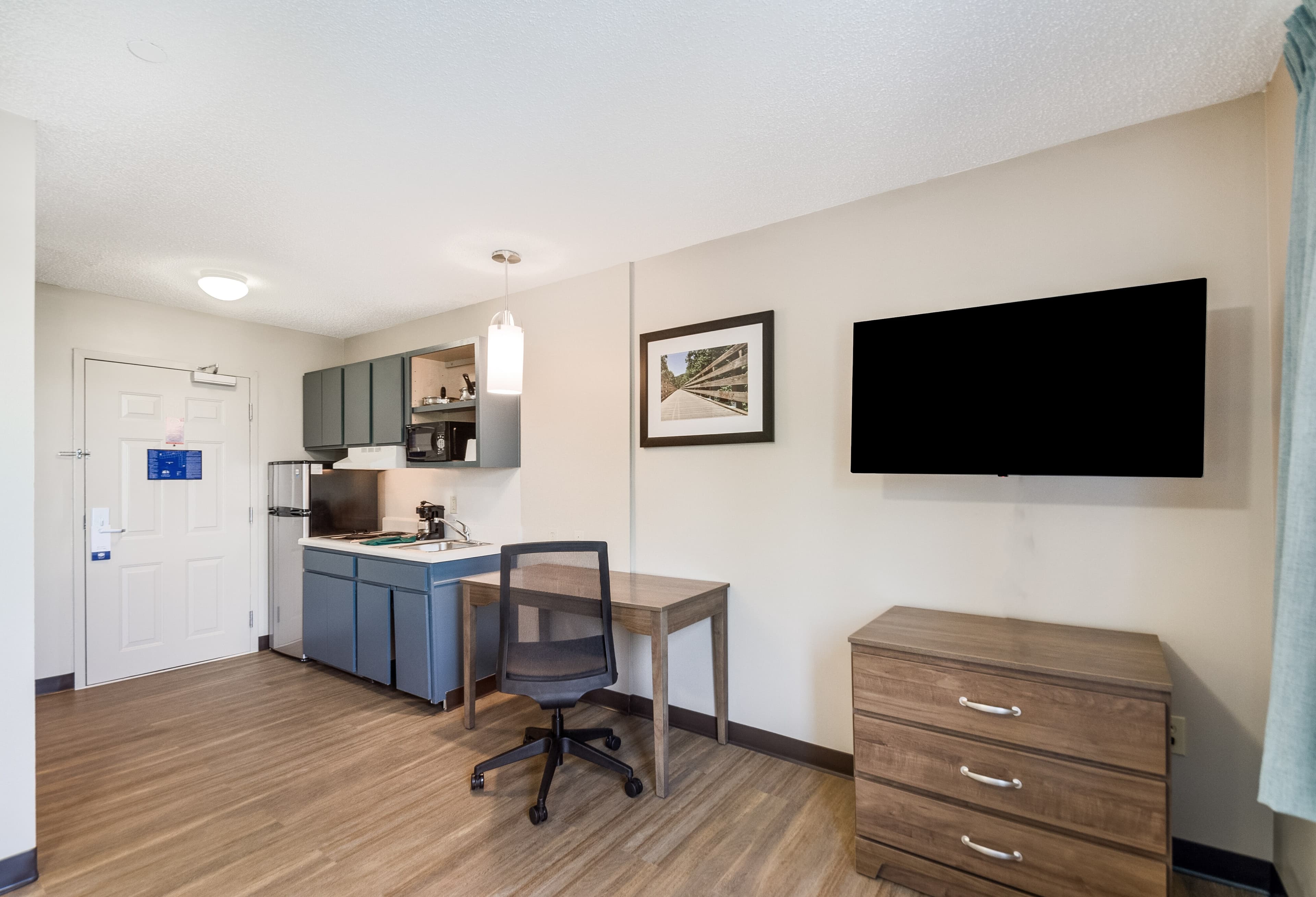 Suburban Studios Sterling - Washington Dulles - Image 2