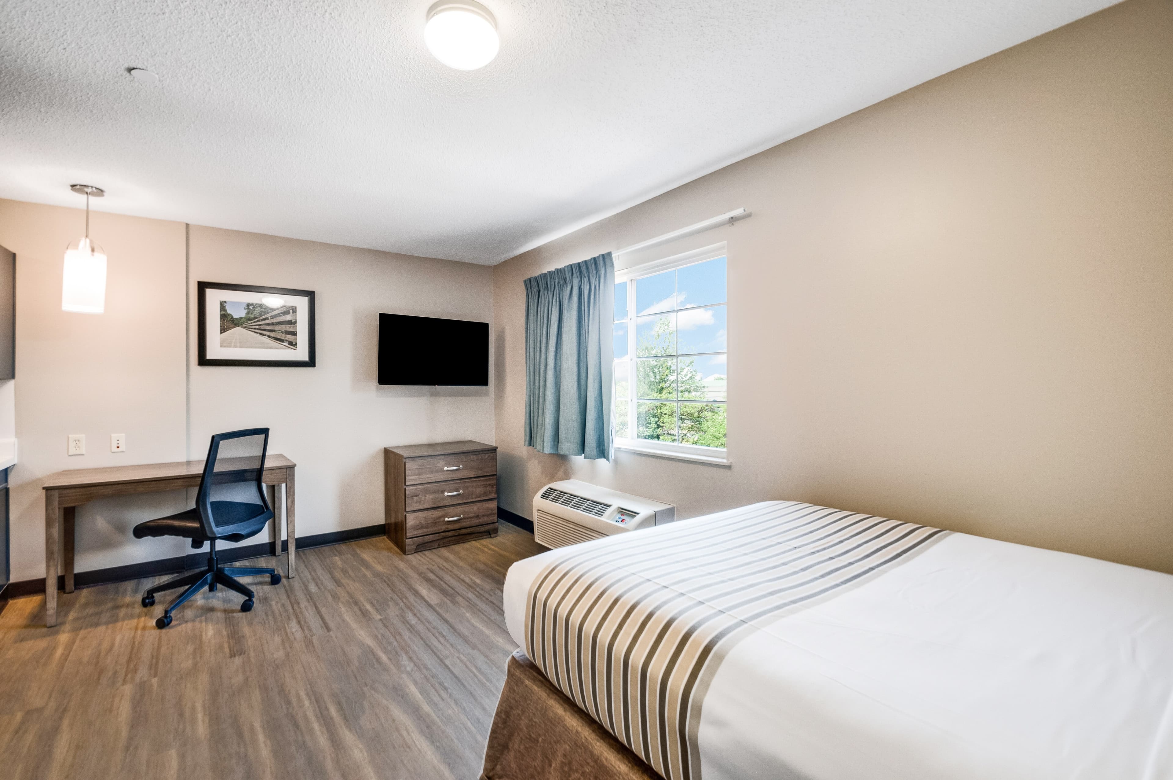 Suburban Studios Sterling - Washington Dulles - Image 4