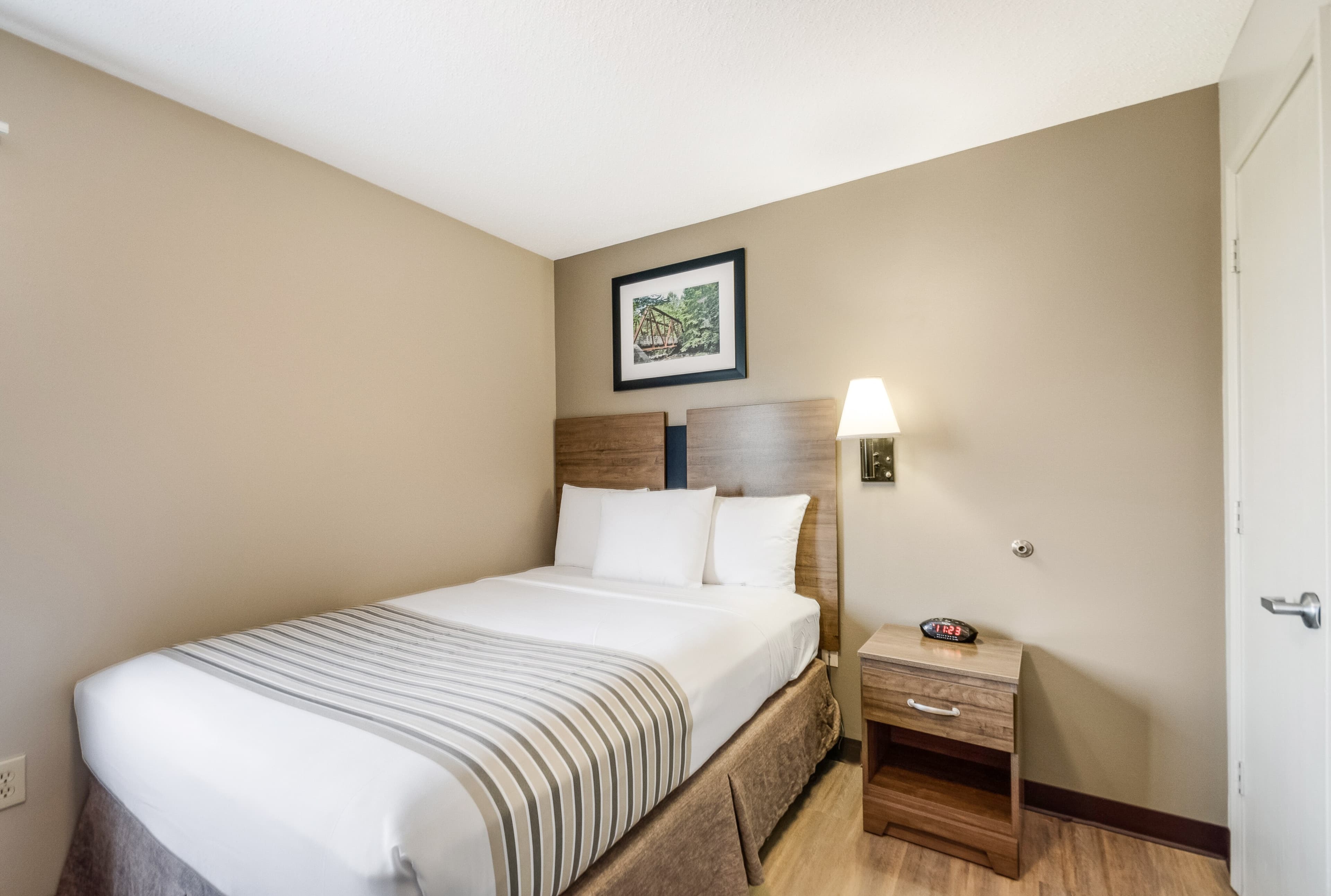 Suburban Studios Sterling - Washington Dulles - Image 5