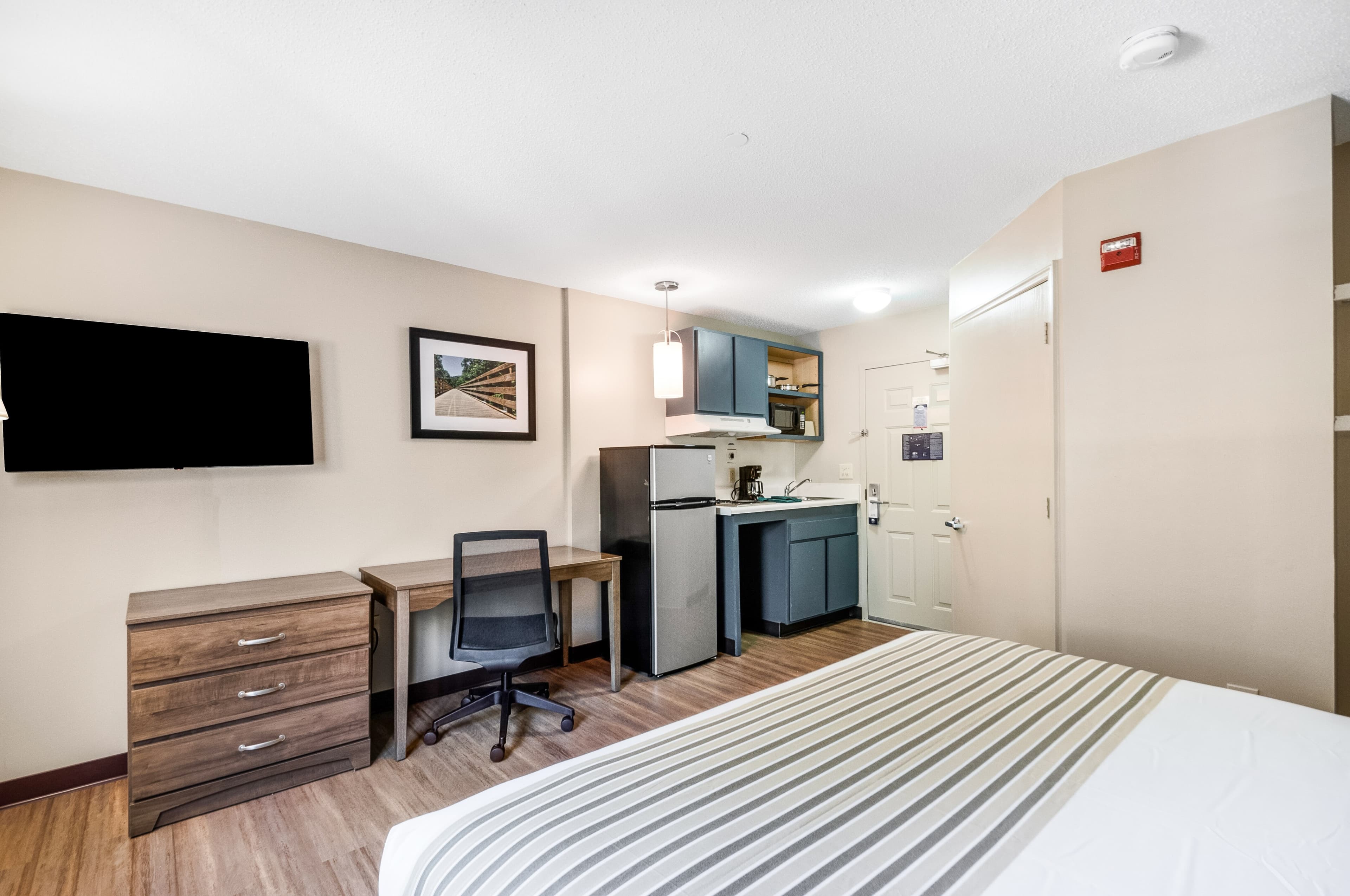 Suburban Studios Sterling - Washington Dulles — 17