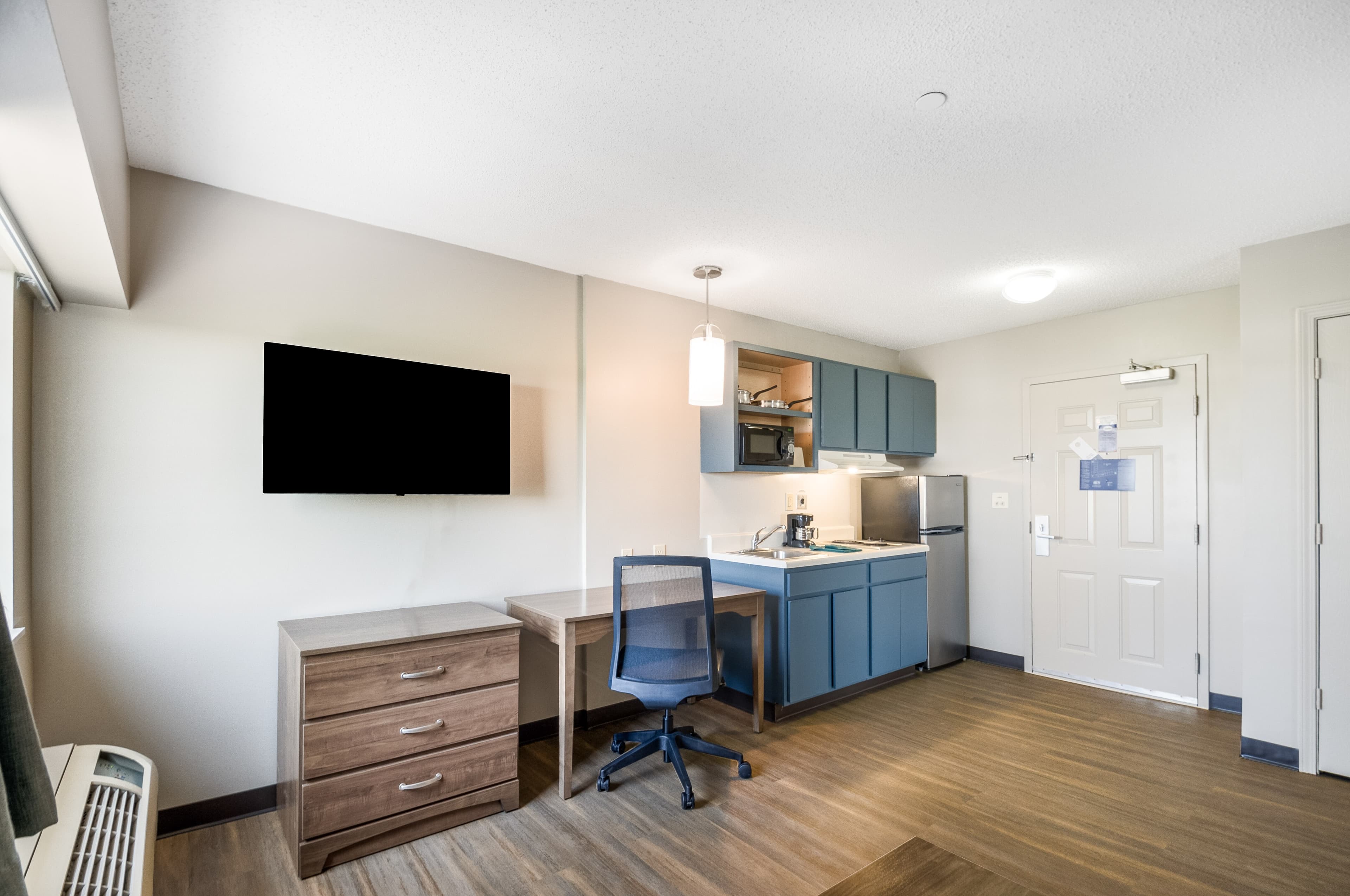 Suburban Studios Sterling - Washington Dulles - Image 1