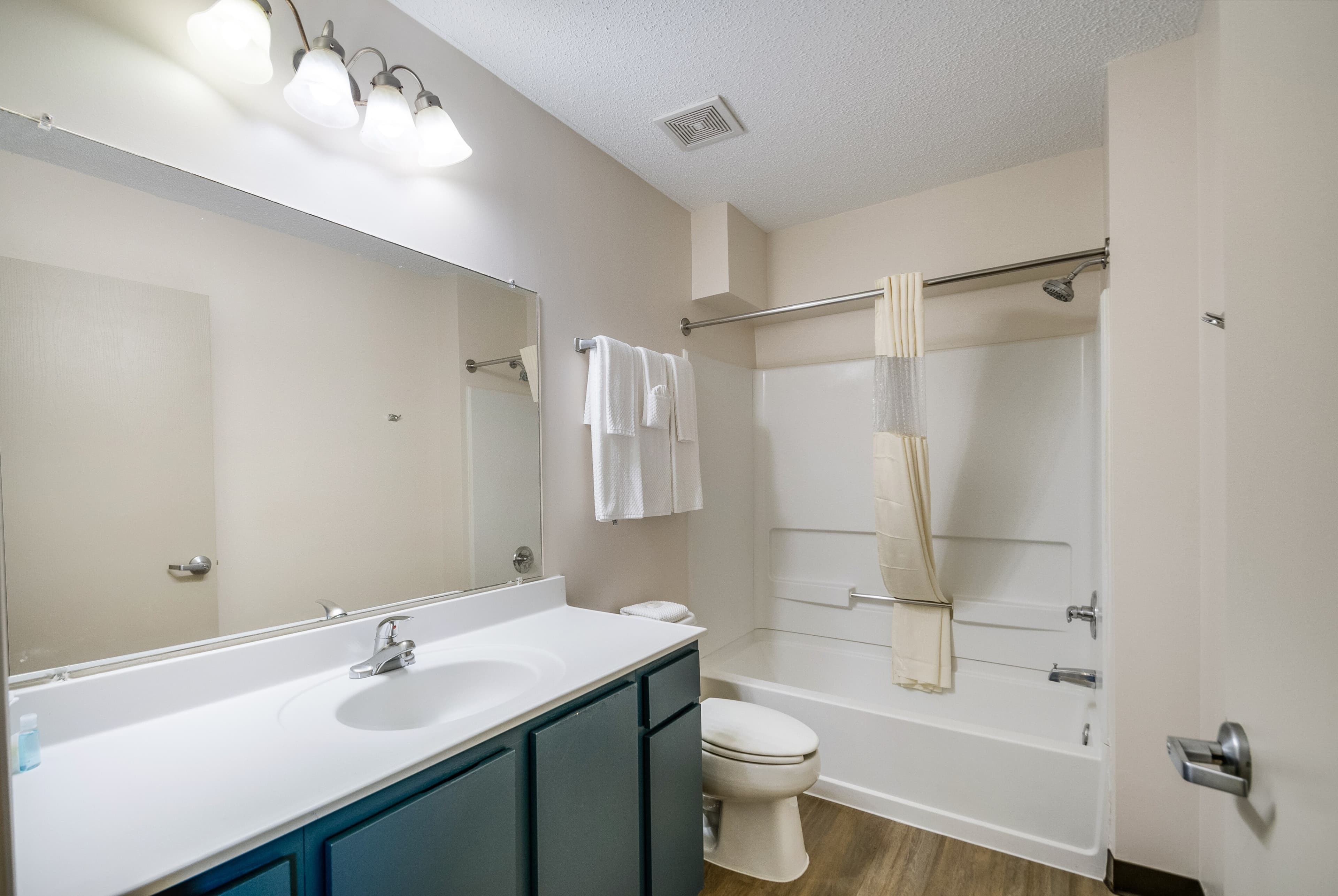 Suburban Studios Sterling - Washington Dulles — 12