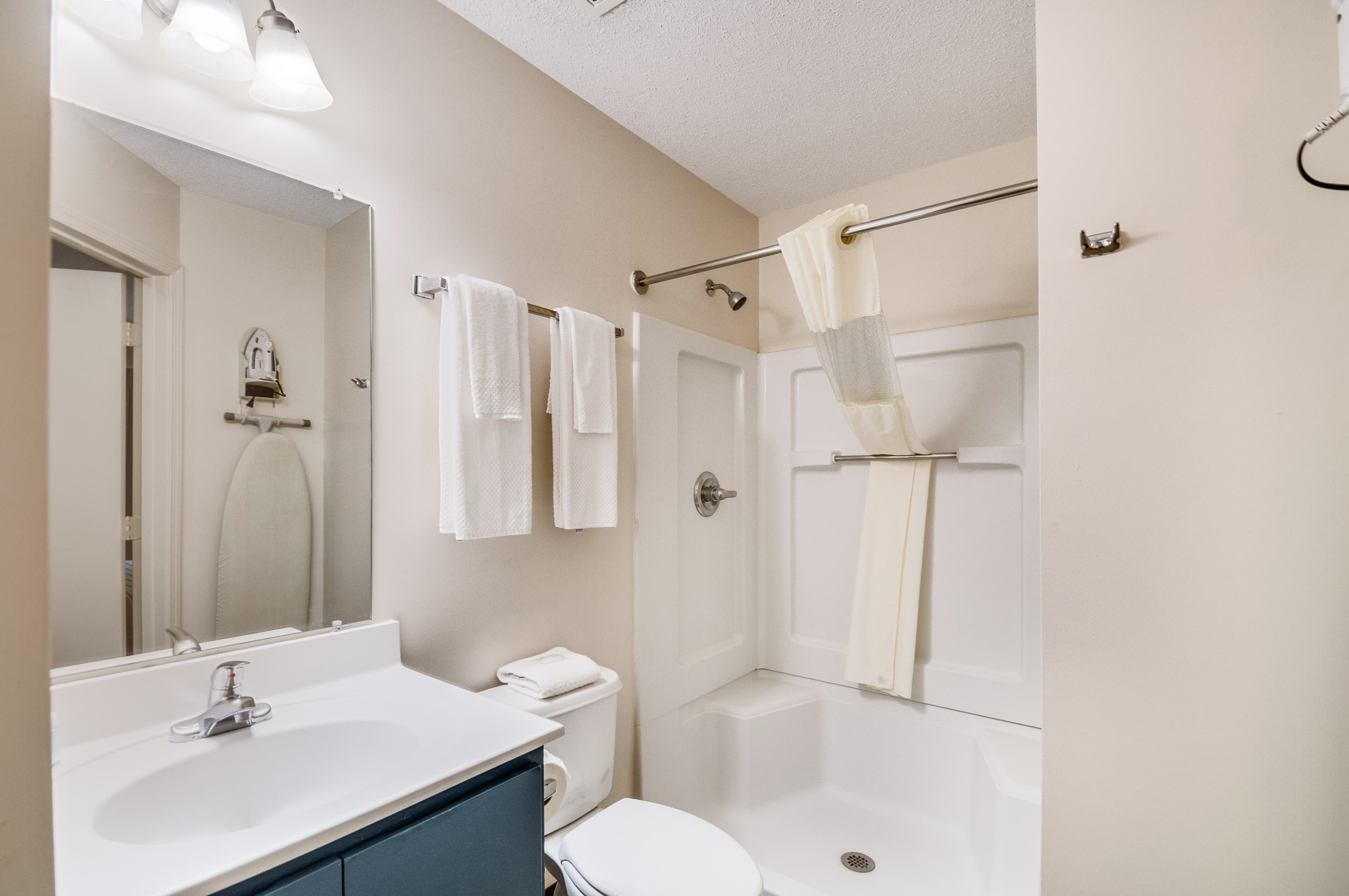 Suburban Studios Sterling - Washington Dulles — 16