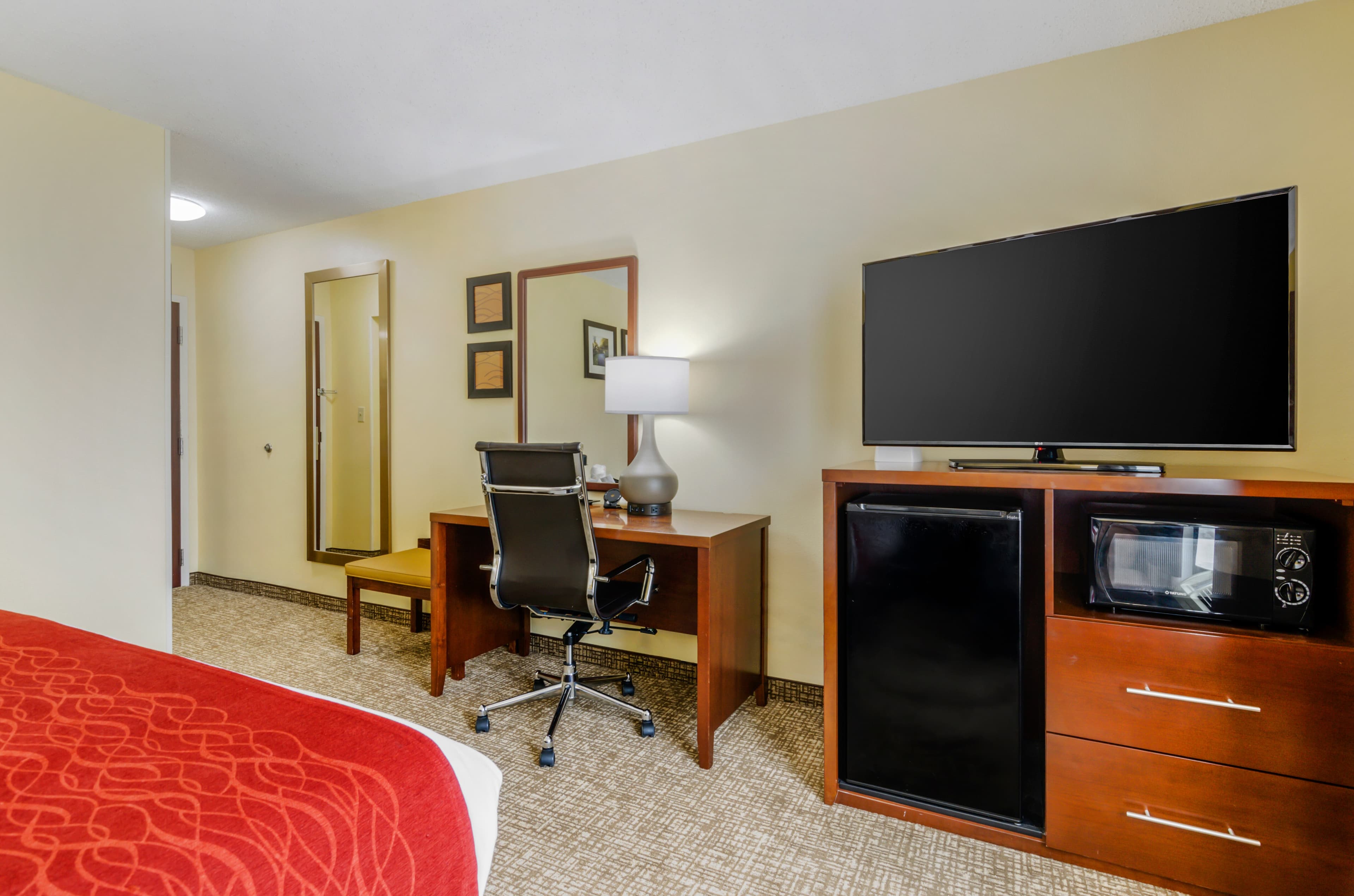 Comfort Inn & Suites Hillsville I-77 - Image 2