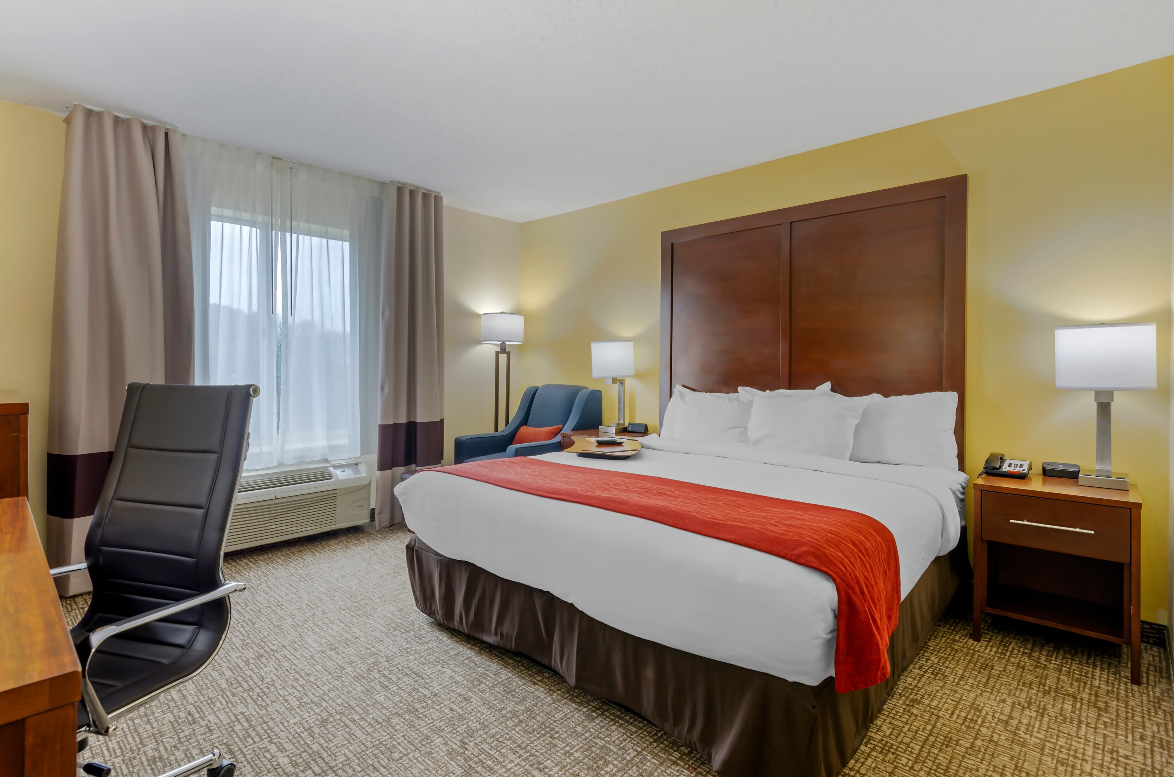 Comfort Inn & Suites Hillsville I-77 - Image 4