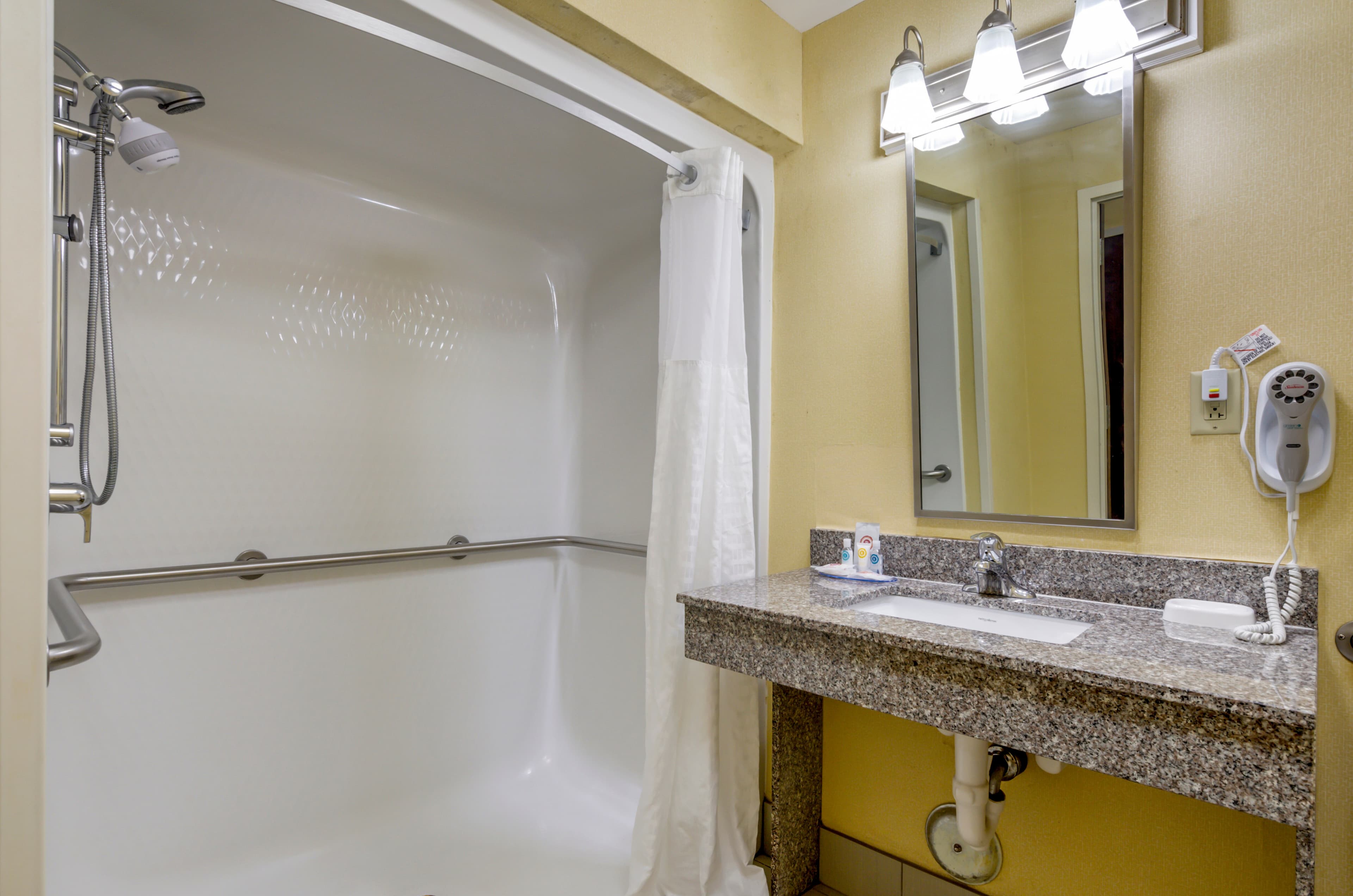 Comfort Inn & Suites Hillsville I-77 — 9