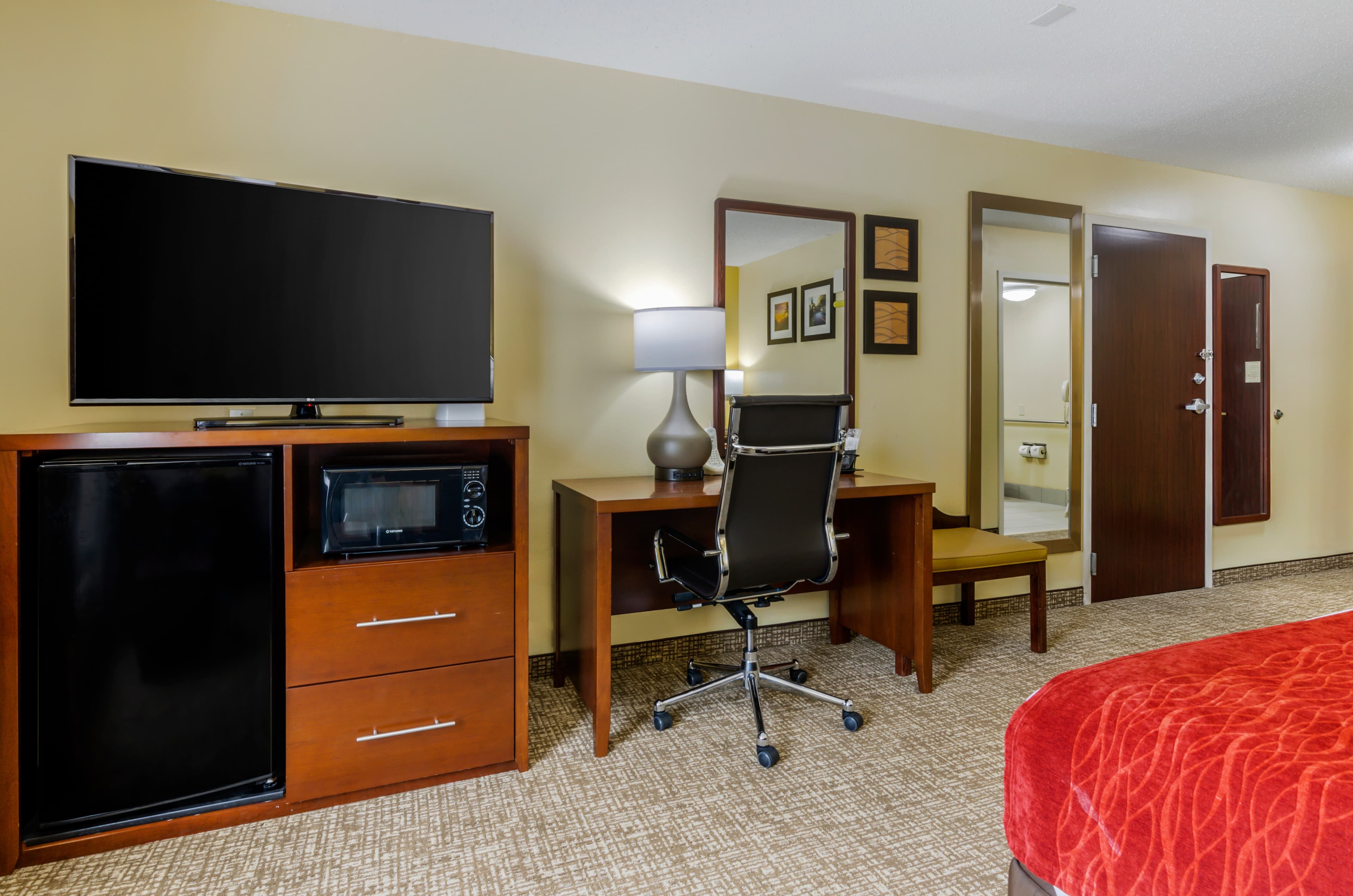Comfort Inn & Suites Hillsville I-77 — 10