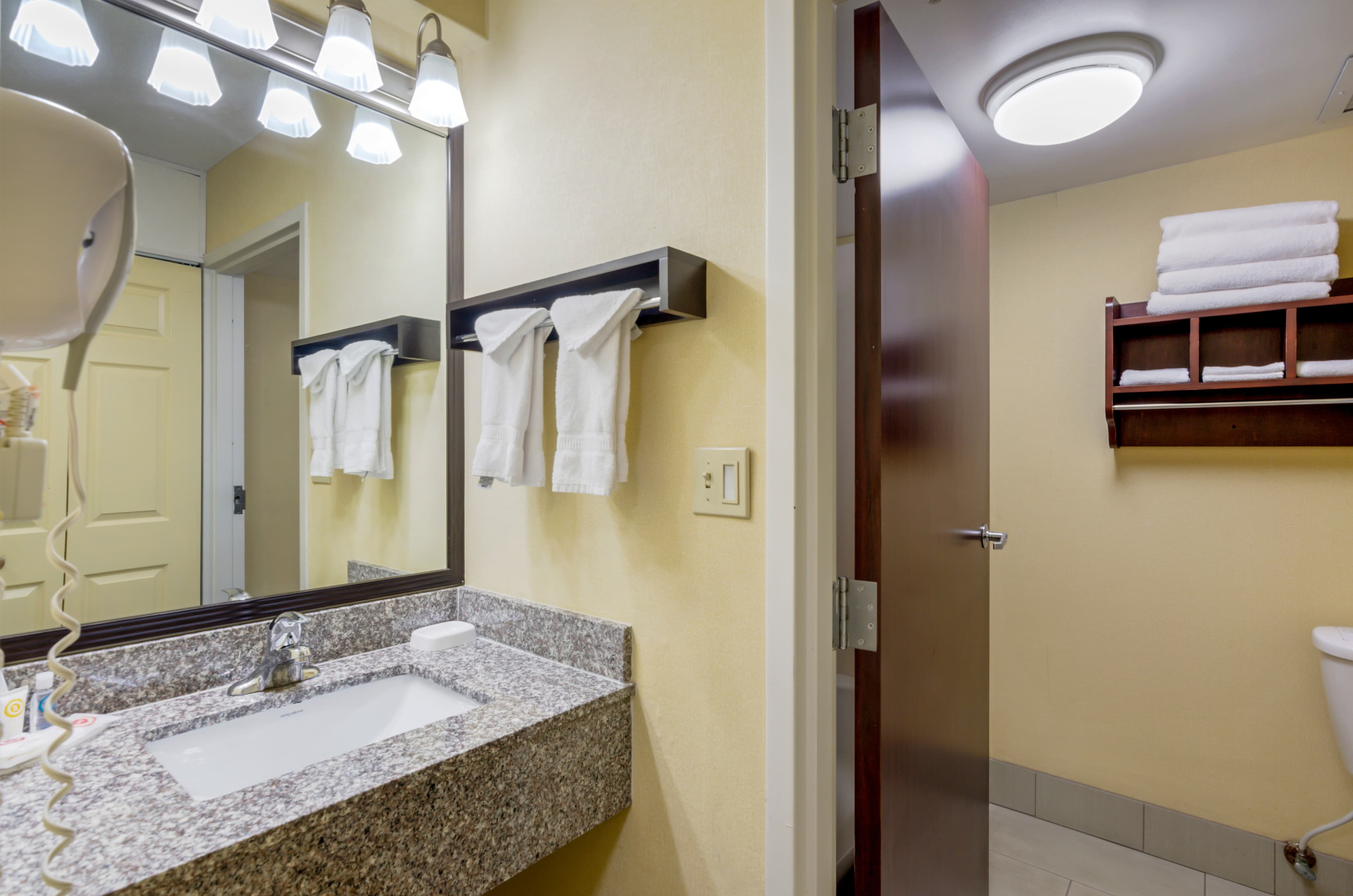 Comfort Inn & Suites Hillsville I-77 — 17