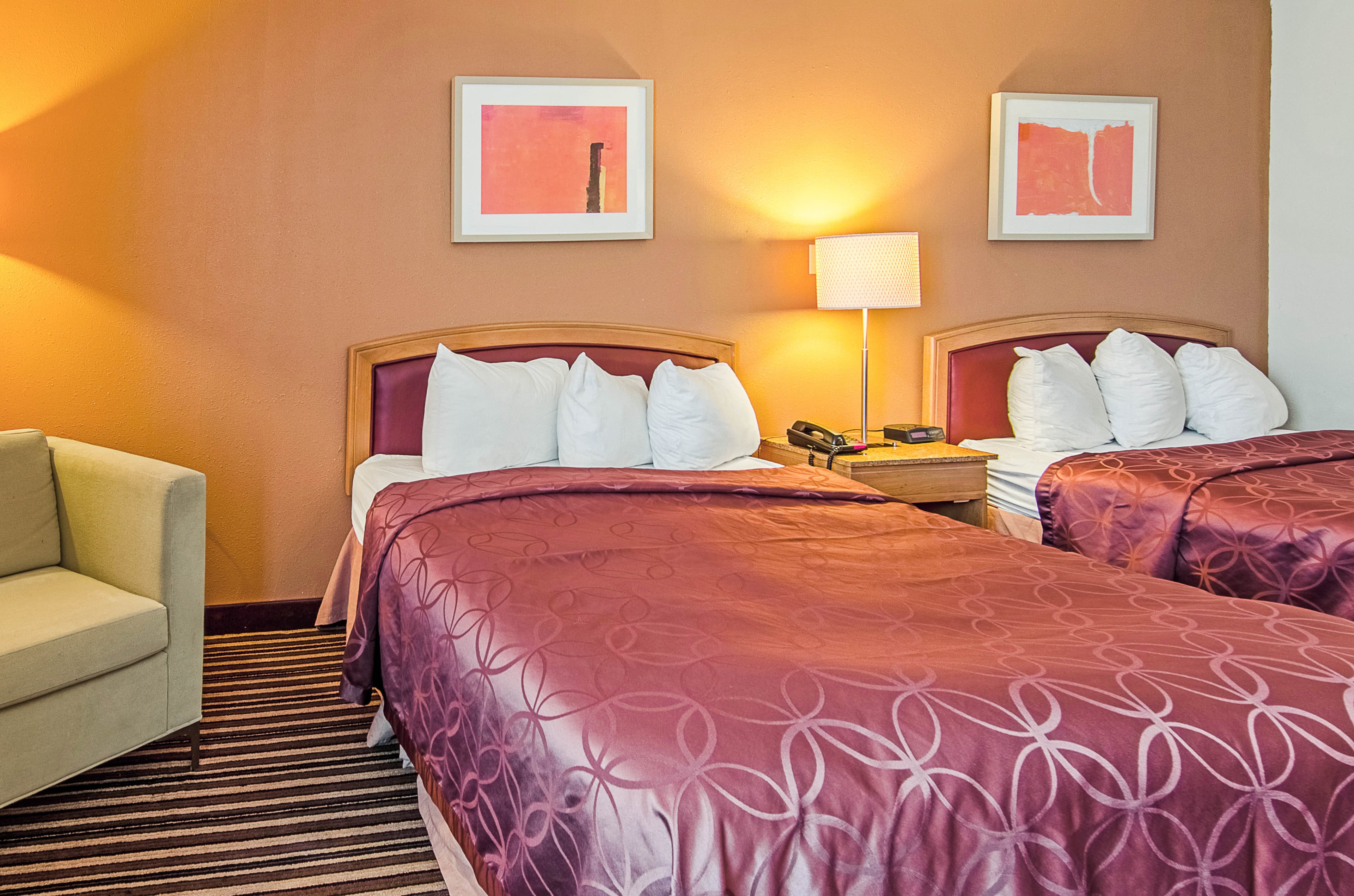 Econo Lodge Inn & Suites Norton - Wise South - Image 2