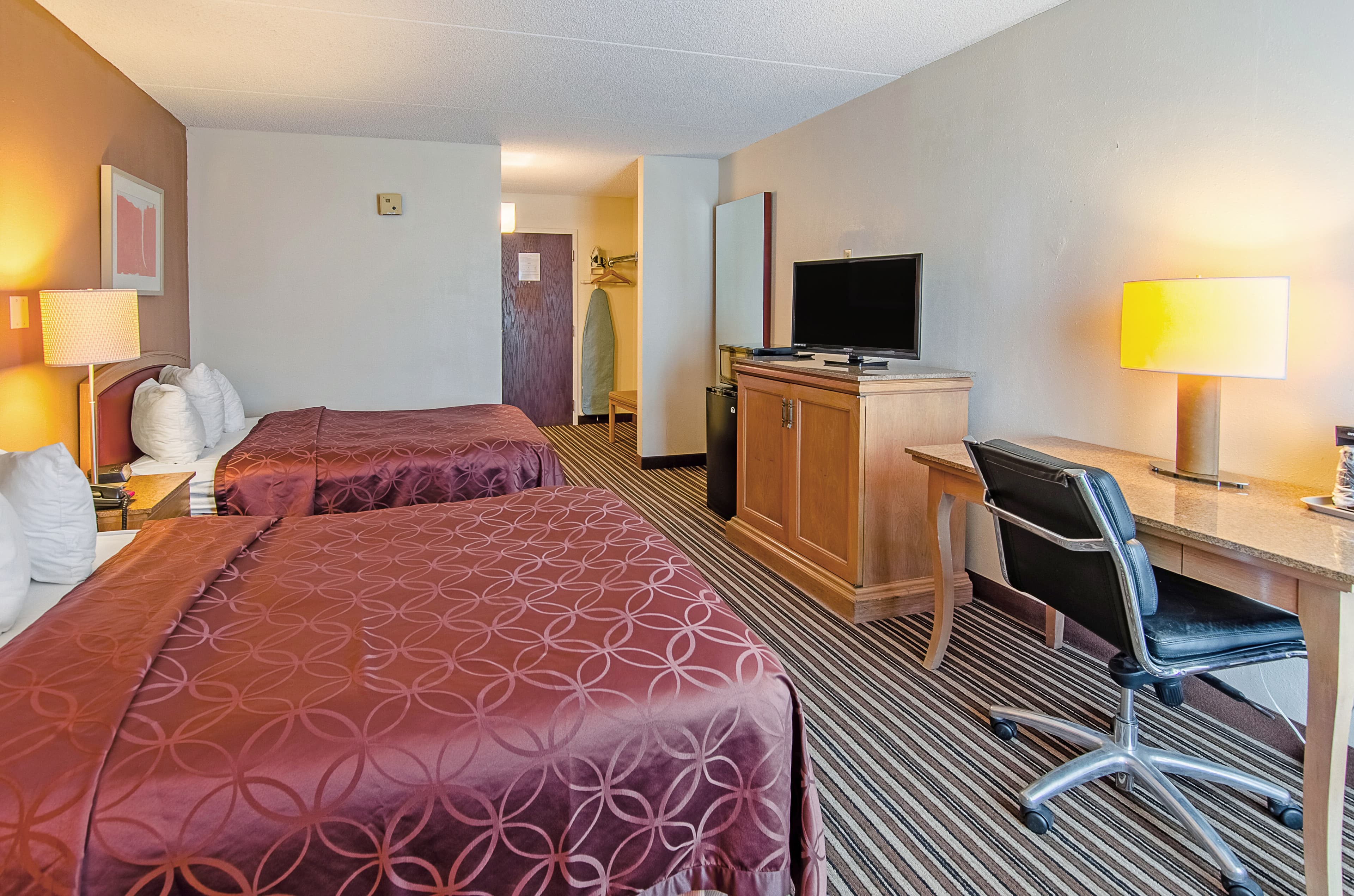 Econo Lodge Inn & Suites Norton - Wise South - Image 3