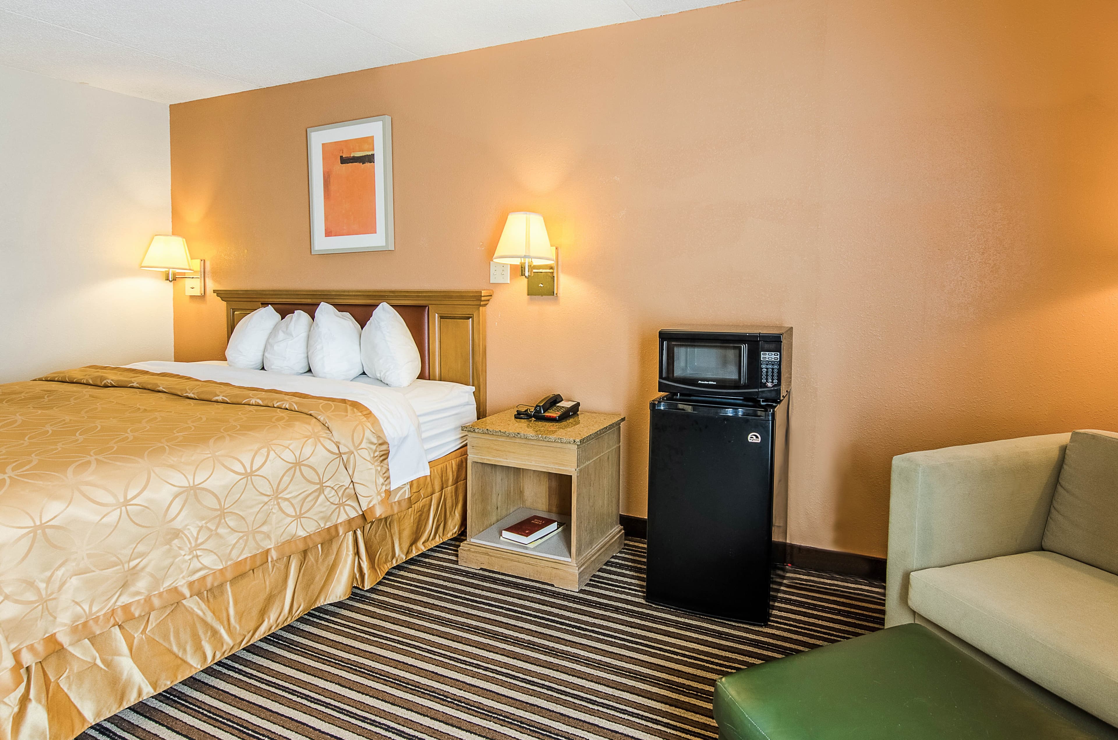 Econo Lodge Inn & Suites Norton - Wise South - Image 5