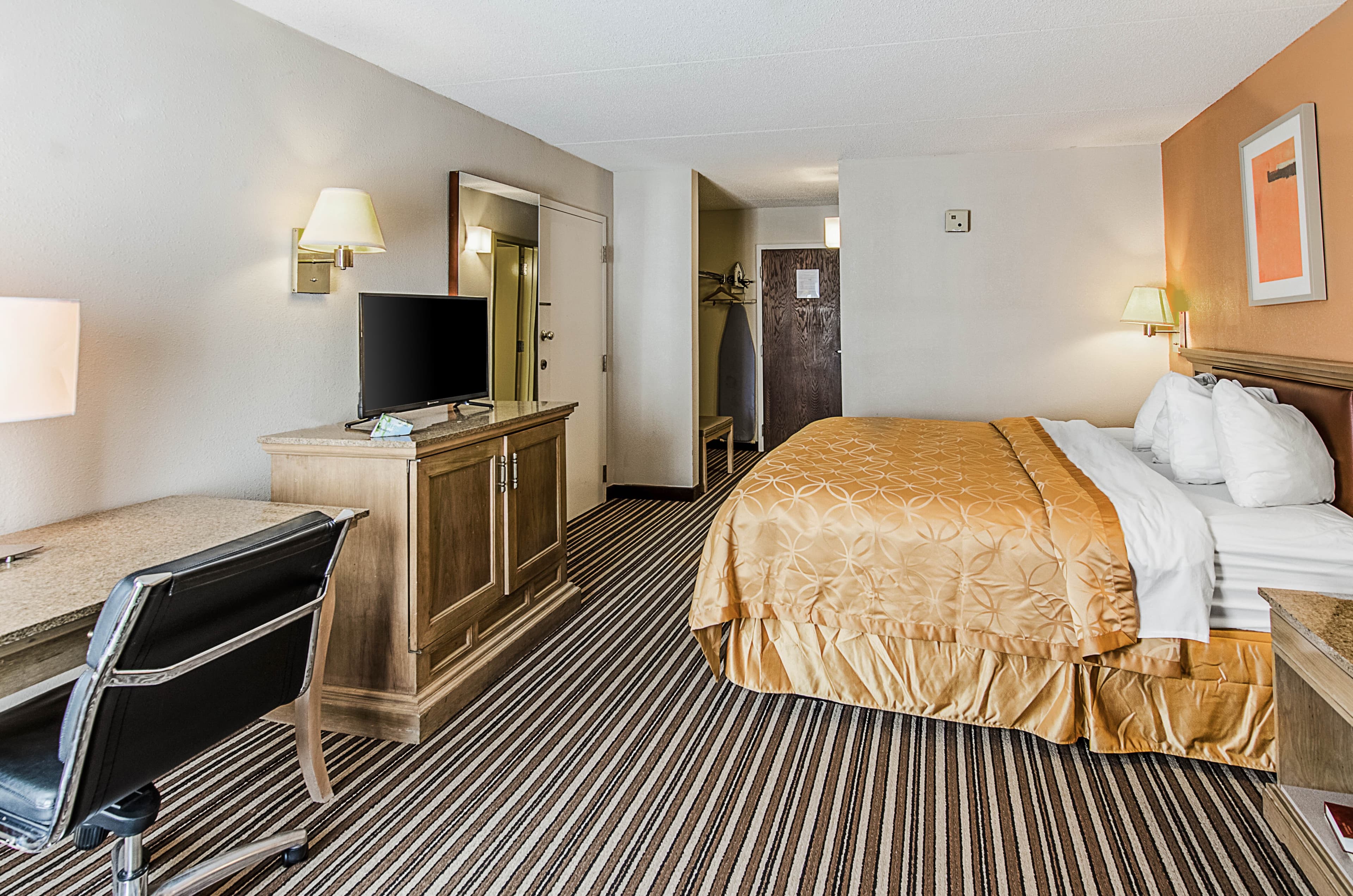 Econo Lodge Inn & Suites Norton - Wise South — 6