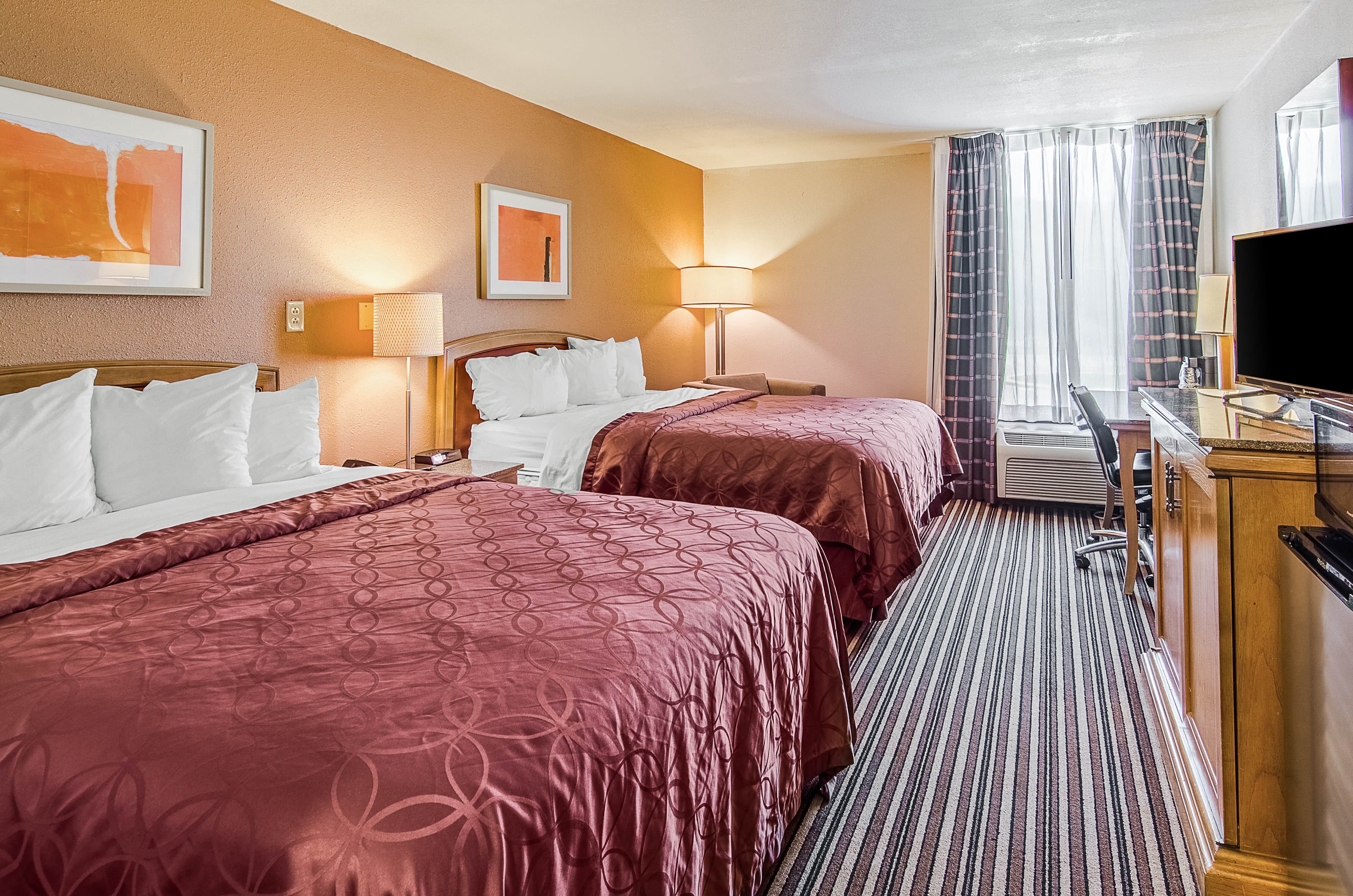 Econo Lodge Inn & Suites Norton - Wise South — 10