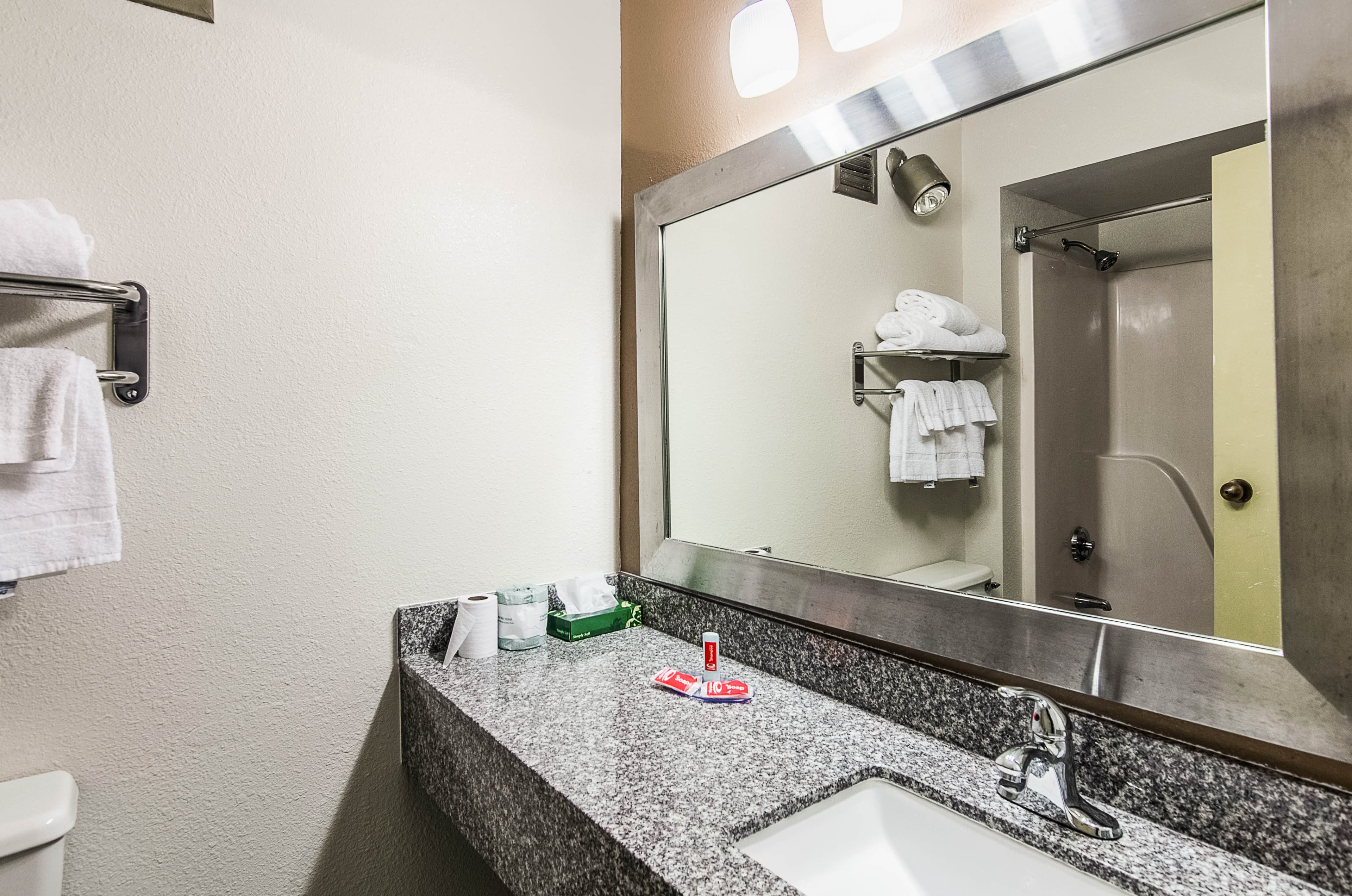 Econo Lodge Inn & Suites Norton - Wise South — 13