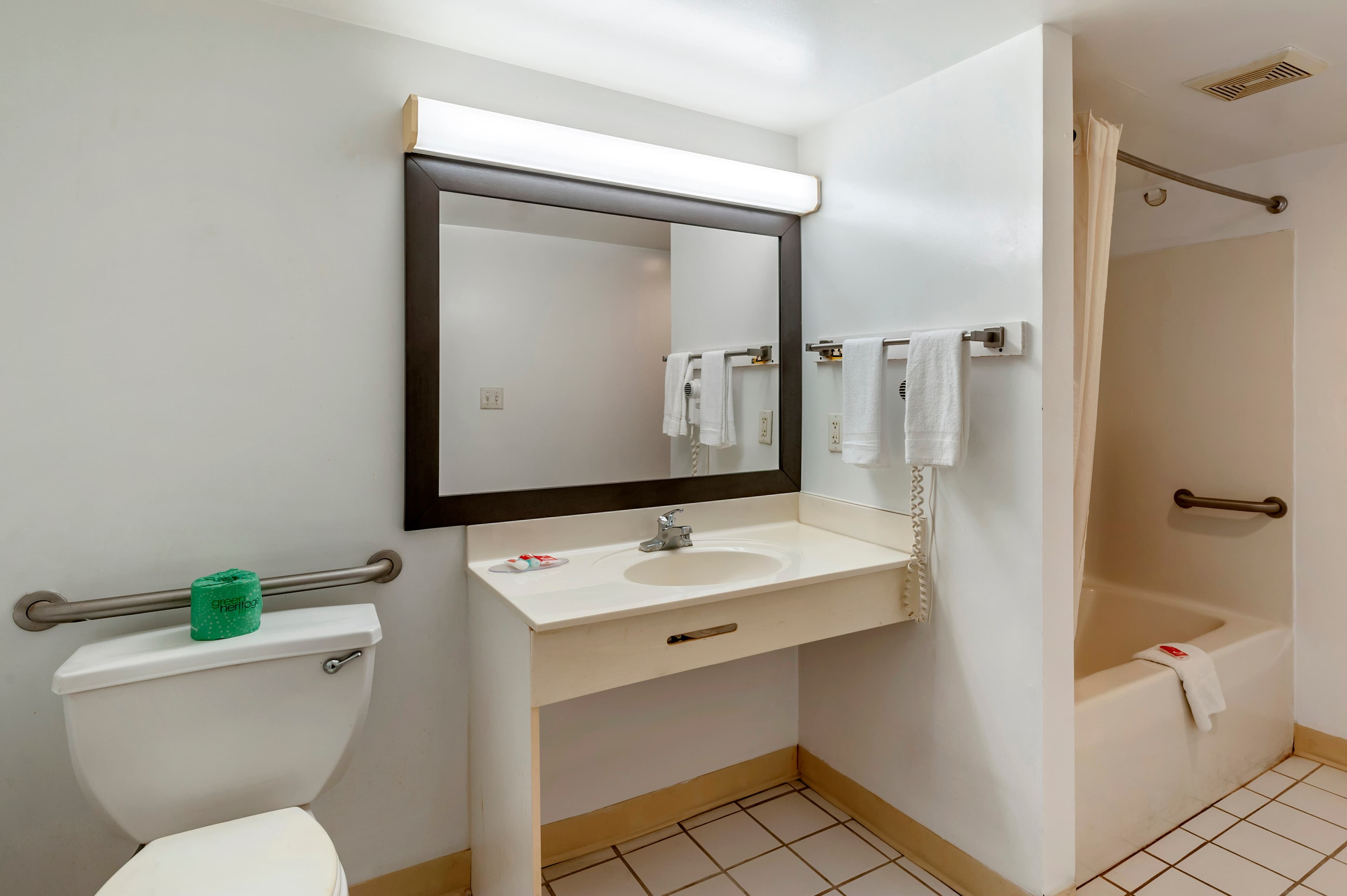 Econo Lodge Ruther Glen — 7