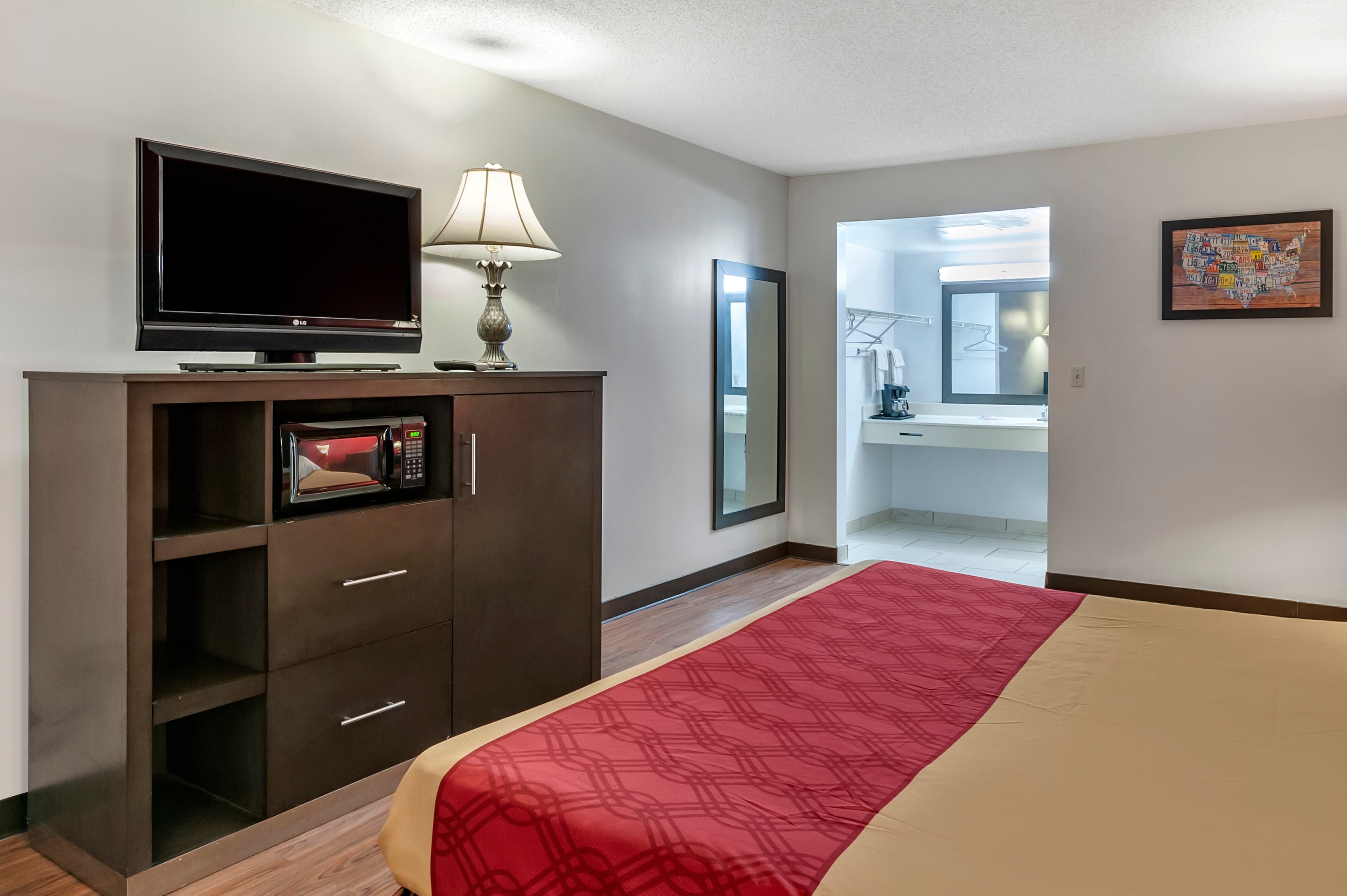 Econo Lodge Ruther Glen — 17